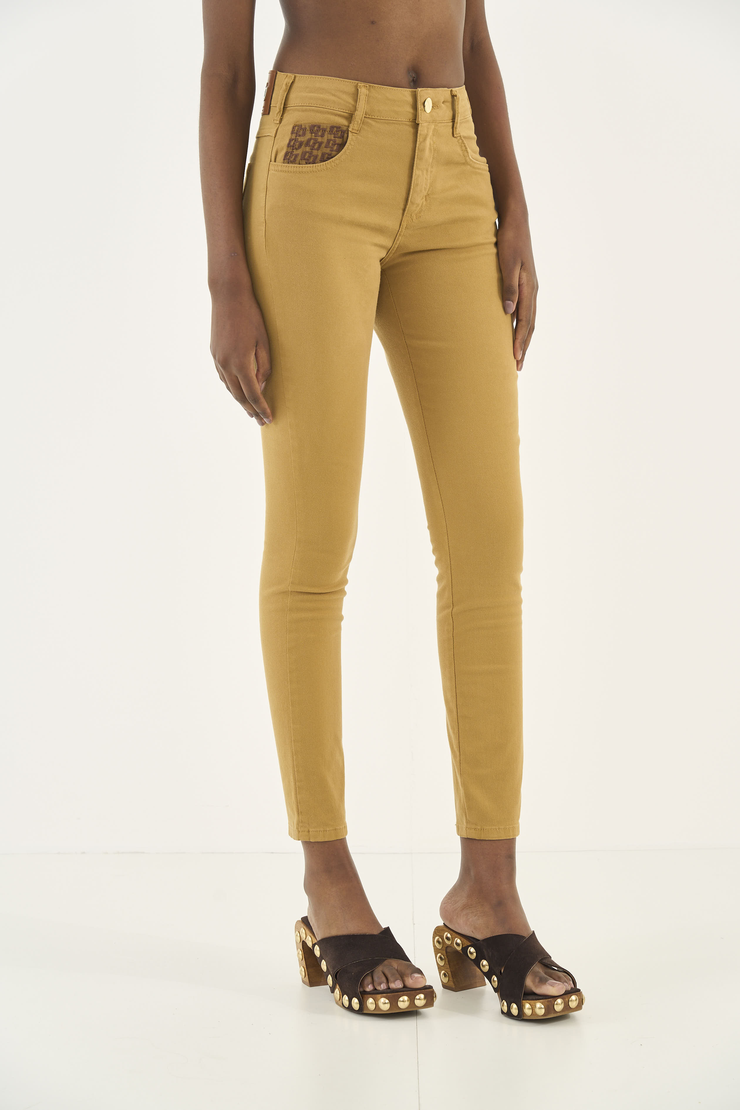 CALÇA SARJA BIA 36 MARROM EBBELA