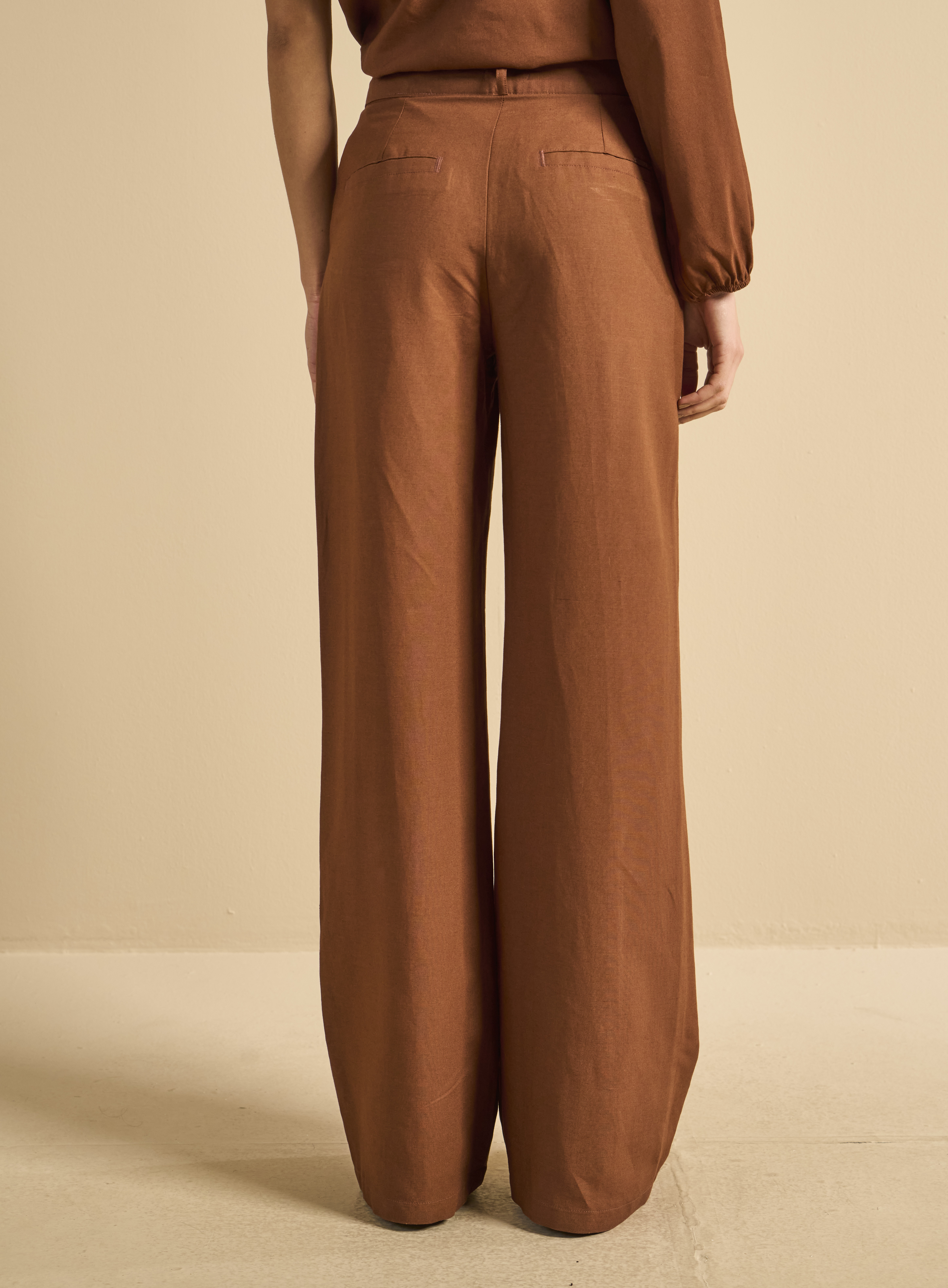 CALÇA LINHO G MARROM IMBUIA