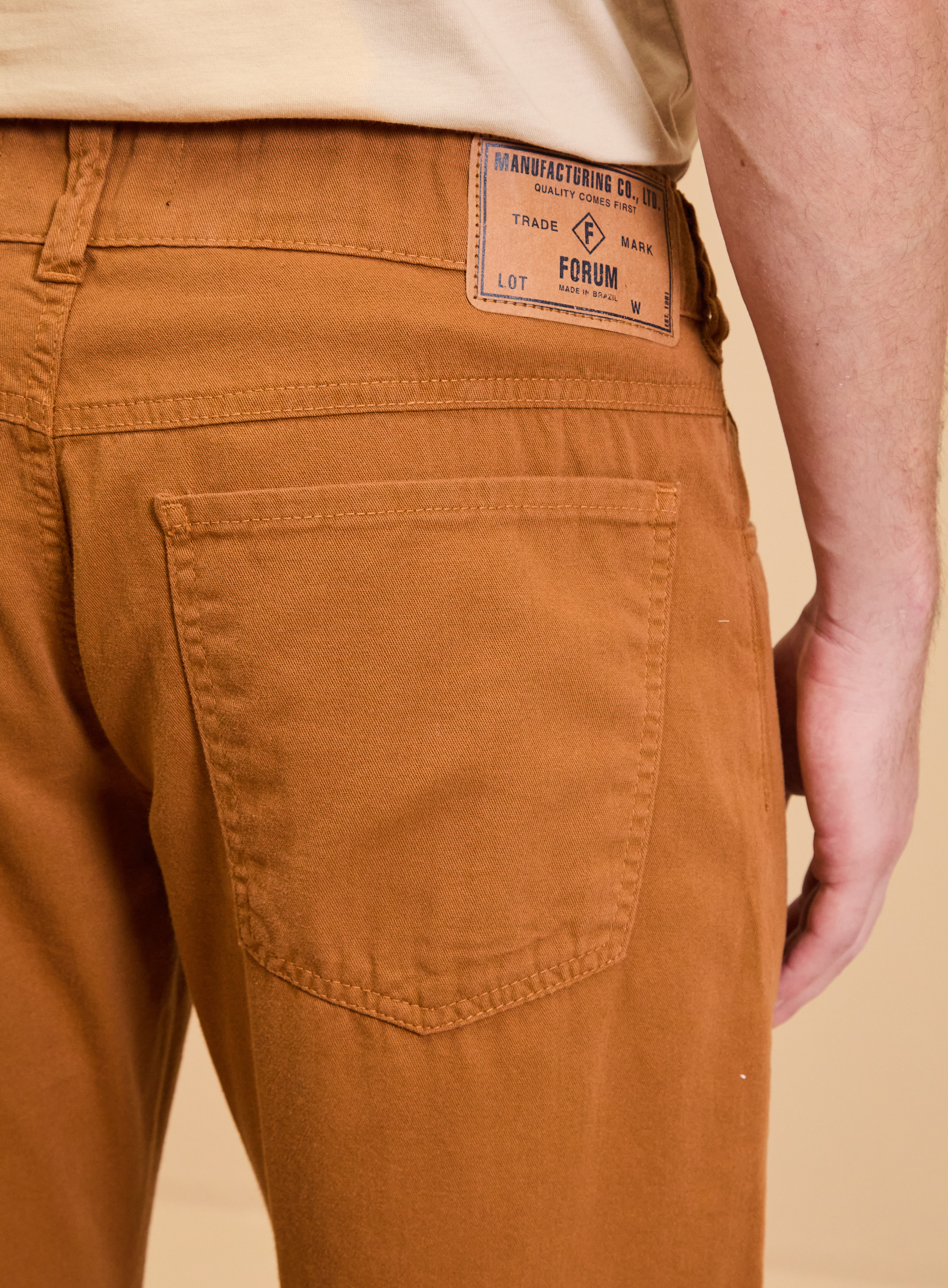 CALÇA SARJA PAUL REGULAR 42 MARROM DORNE