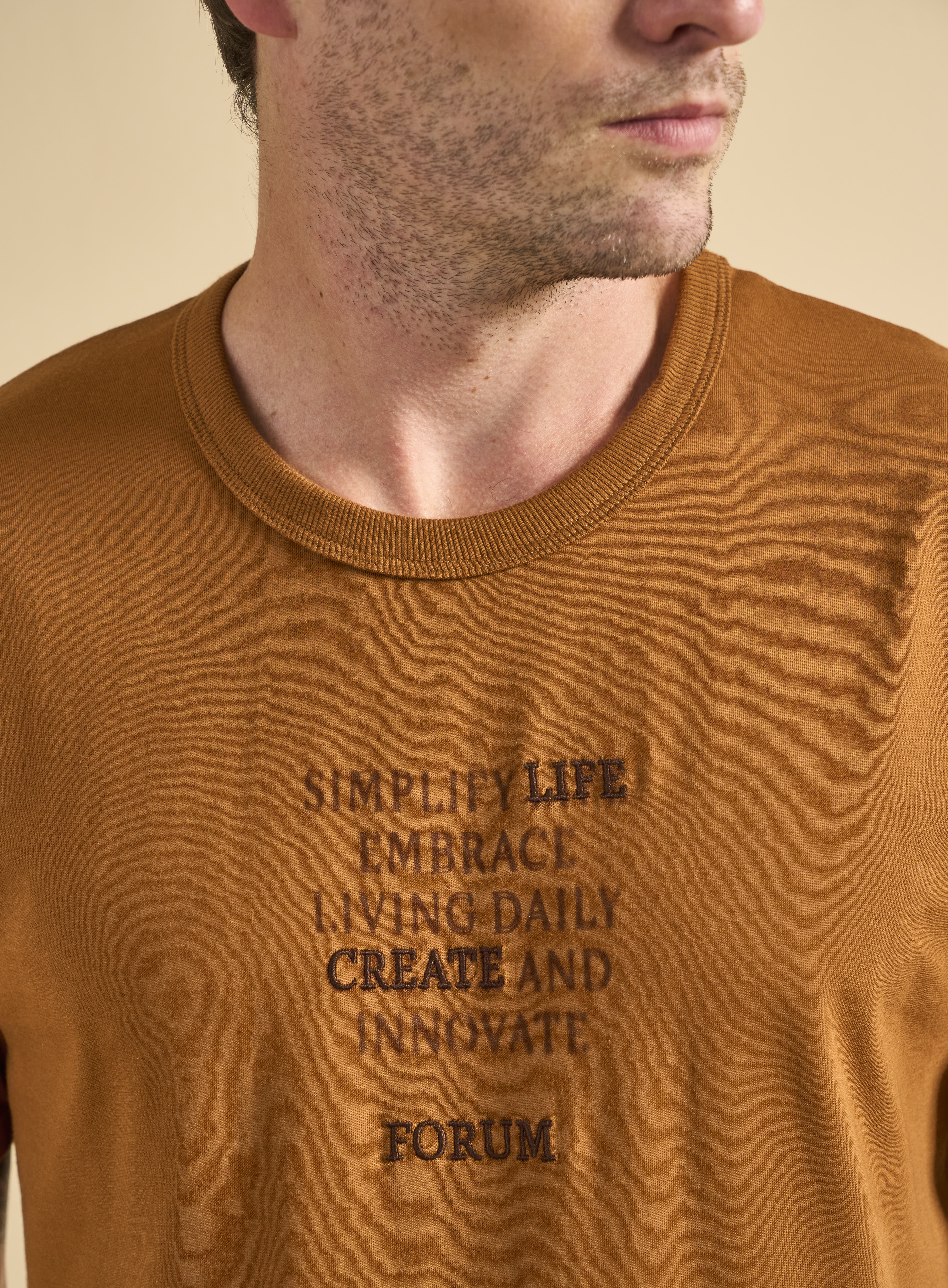 CAMISETA FORUM GG MARROM DORNE
