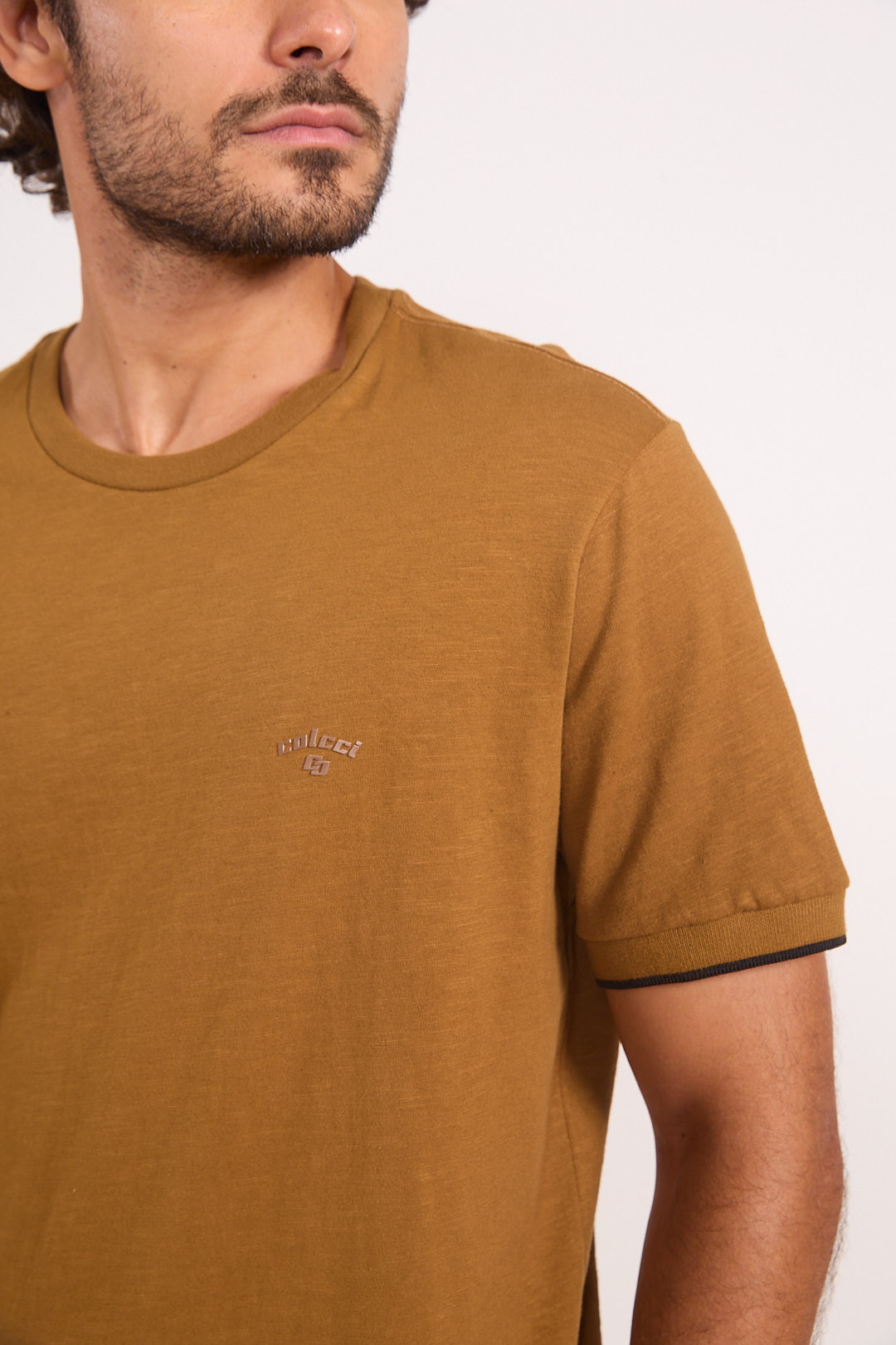 CAMISETA COLCCI GG MARROM CUMARU