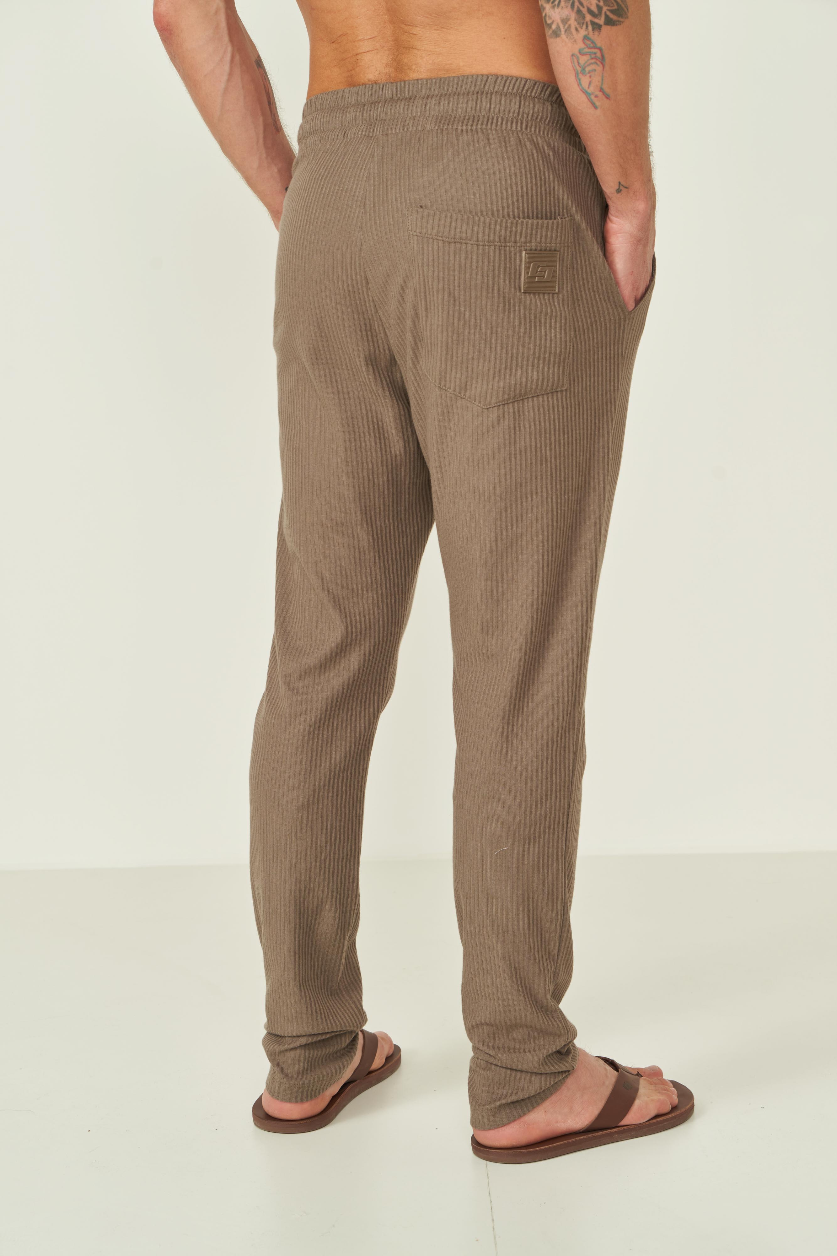 CALÇA COLCCI M BEGE CINZAS