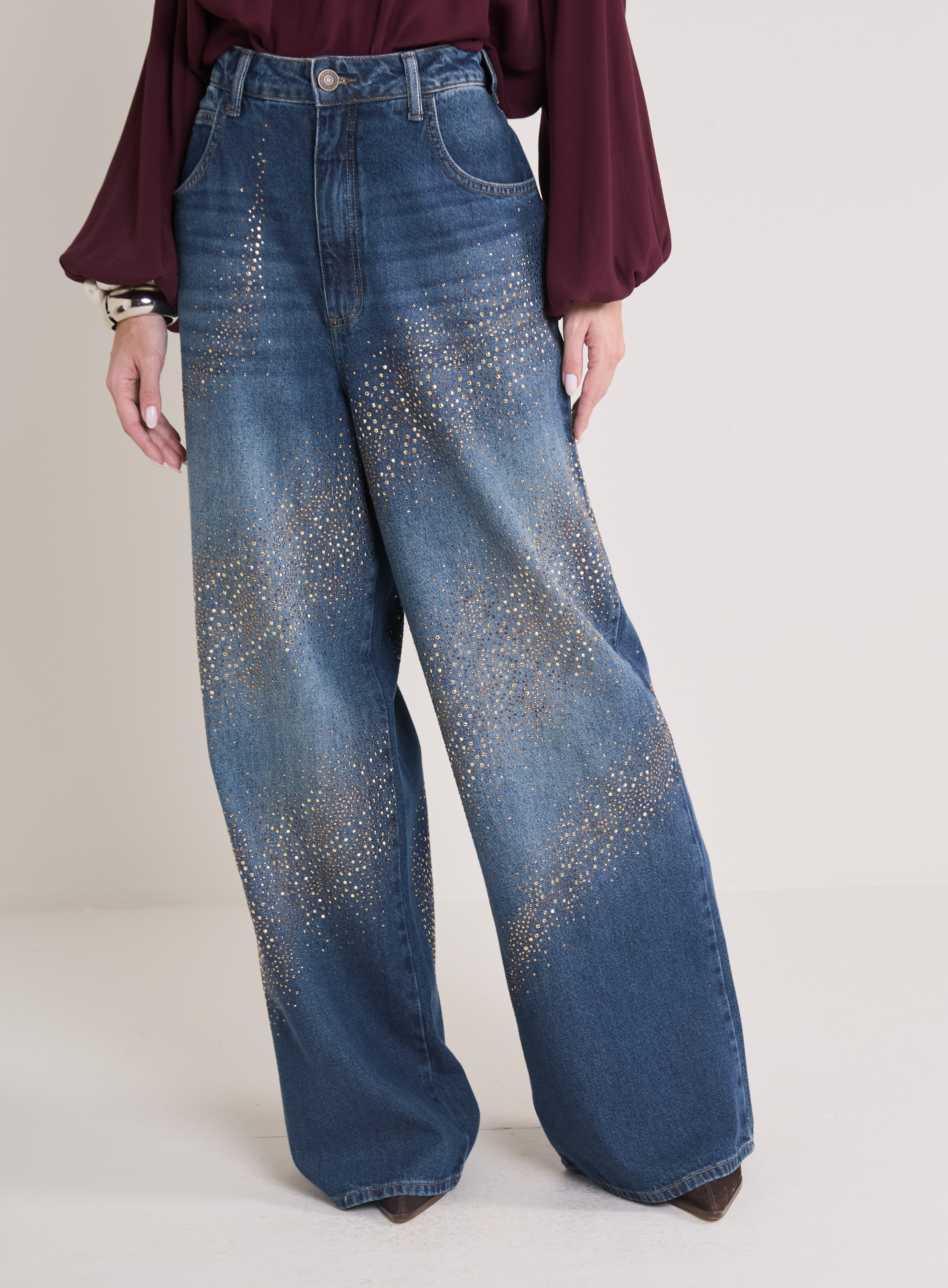 CALÇA JEANS BAGGY COM APLICAÇÃO 42 INDIGO