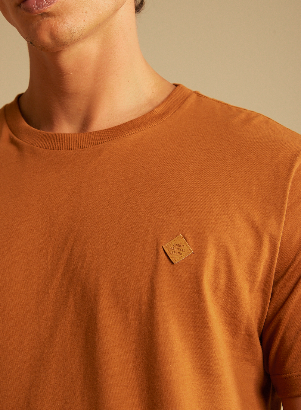 CAMISETA FORUM M MARROM DORNE