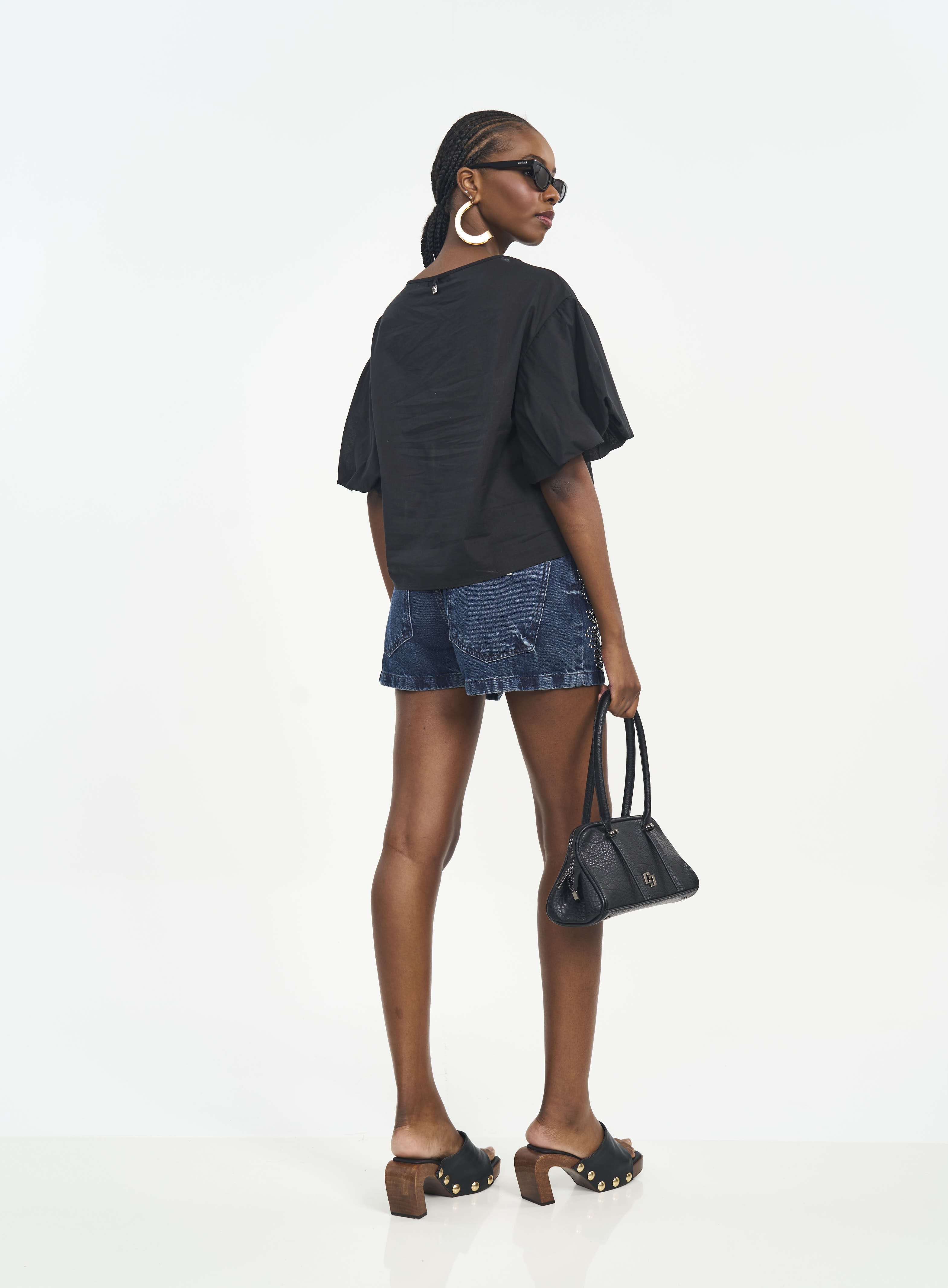 SHORT JEANS JADE COM APLICAÇÃO 34 INDIGO