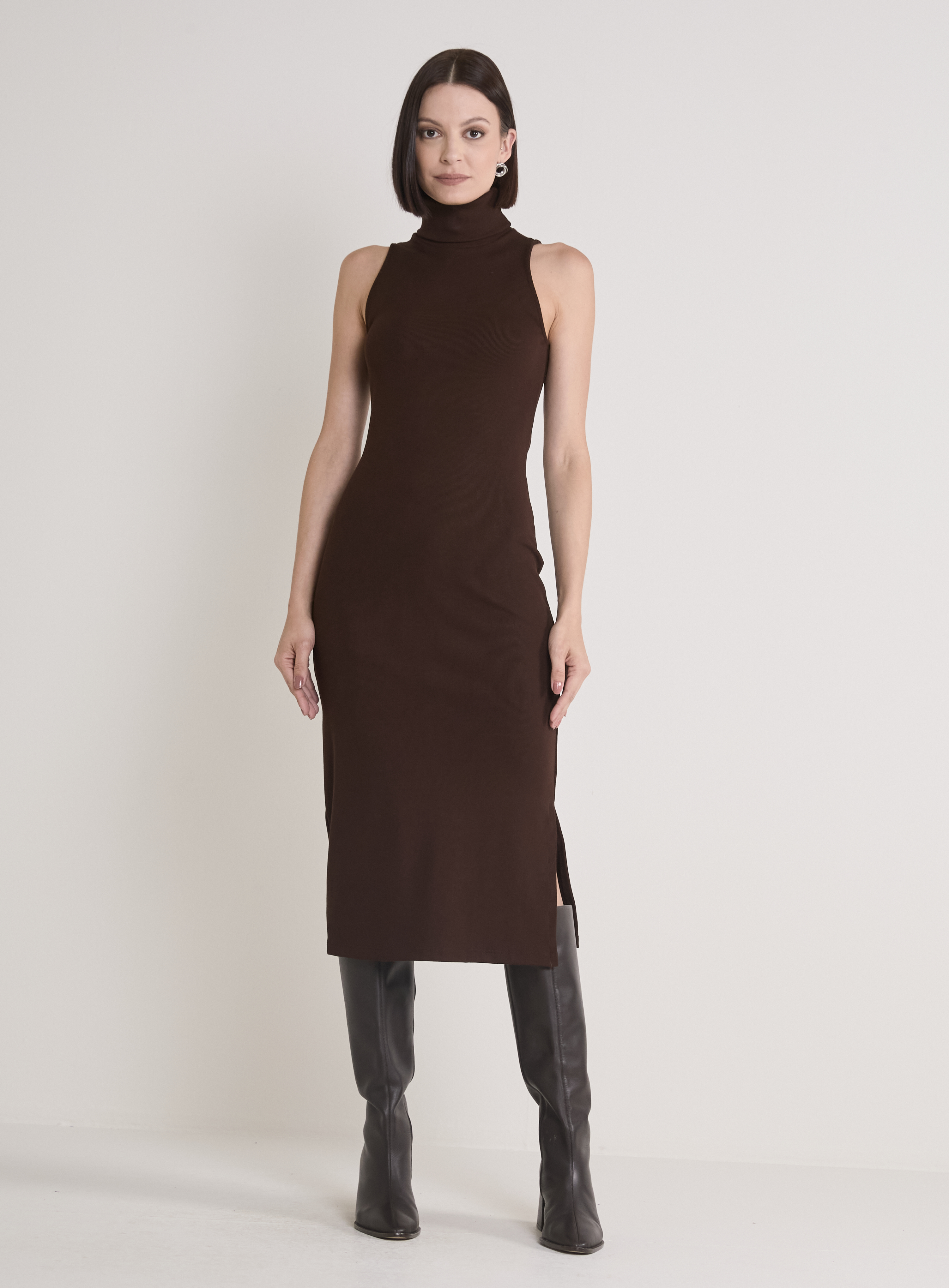 VESTIDO CANELADO M MARROM NOBUCK