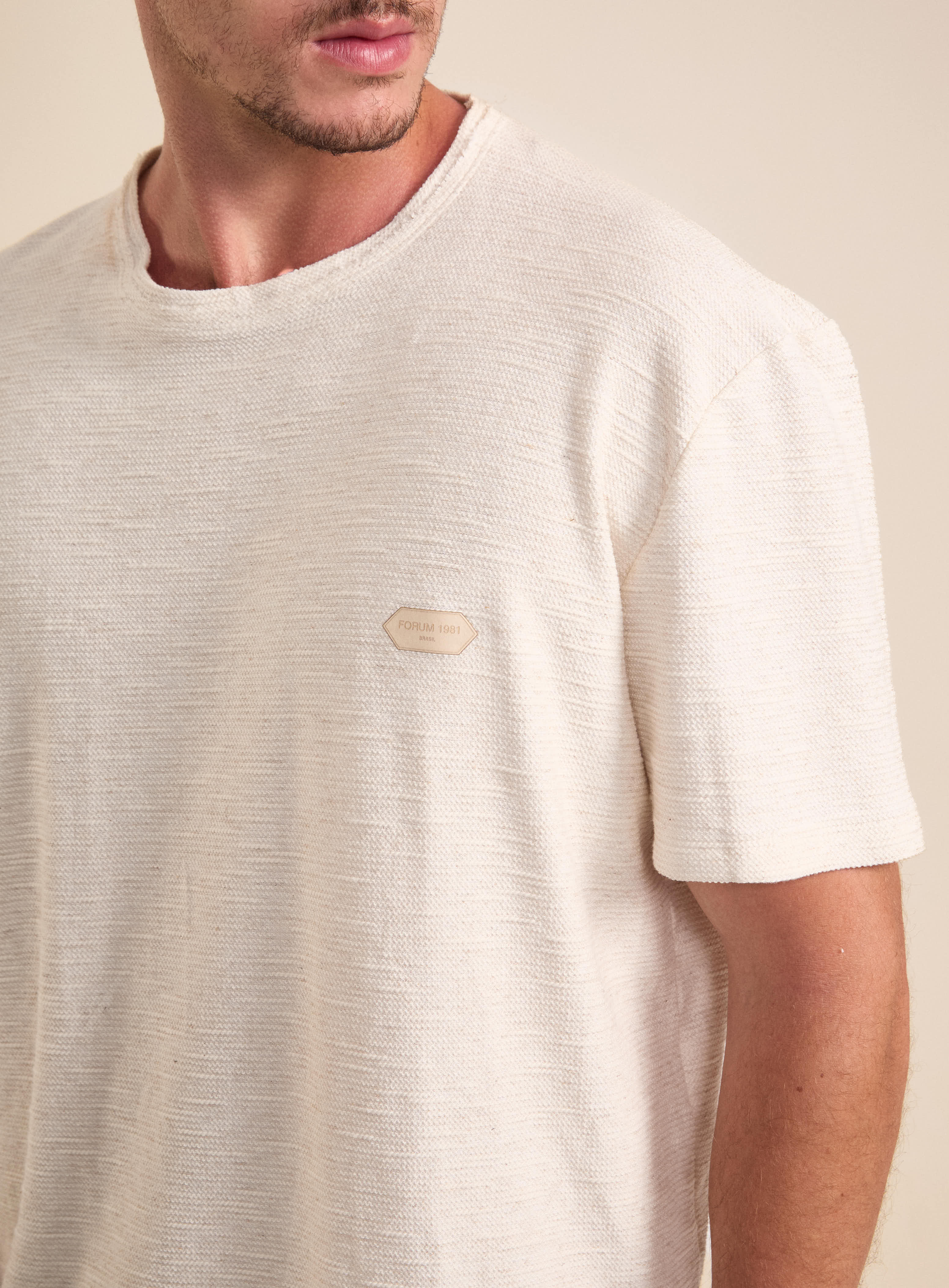 CAMISETA LINHO G OFF/MARROM