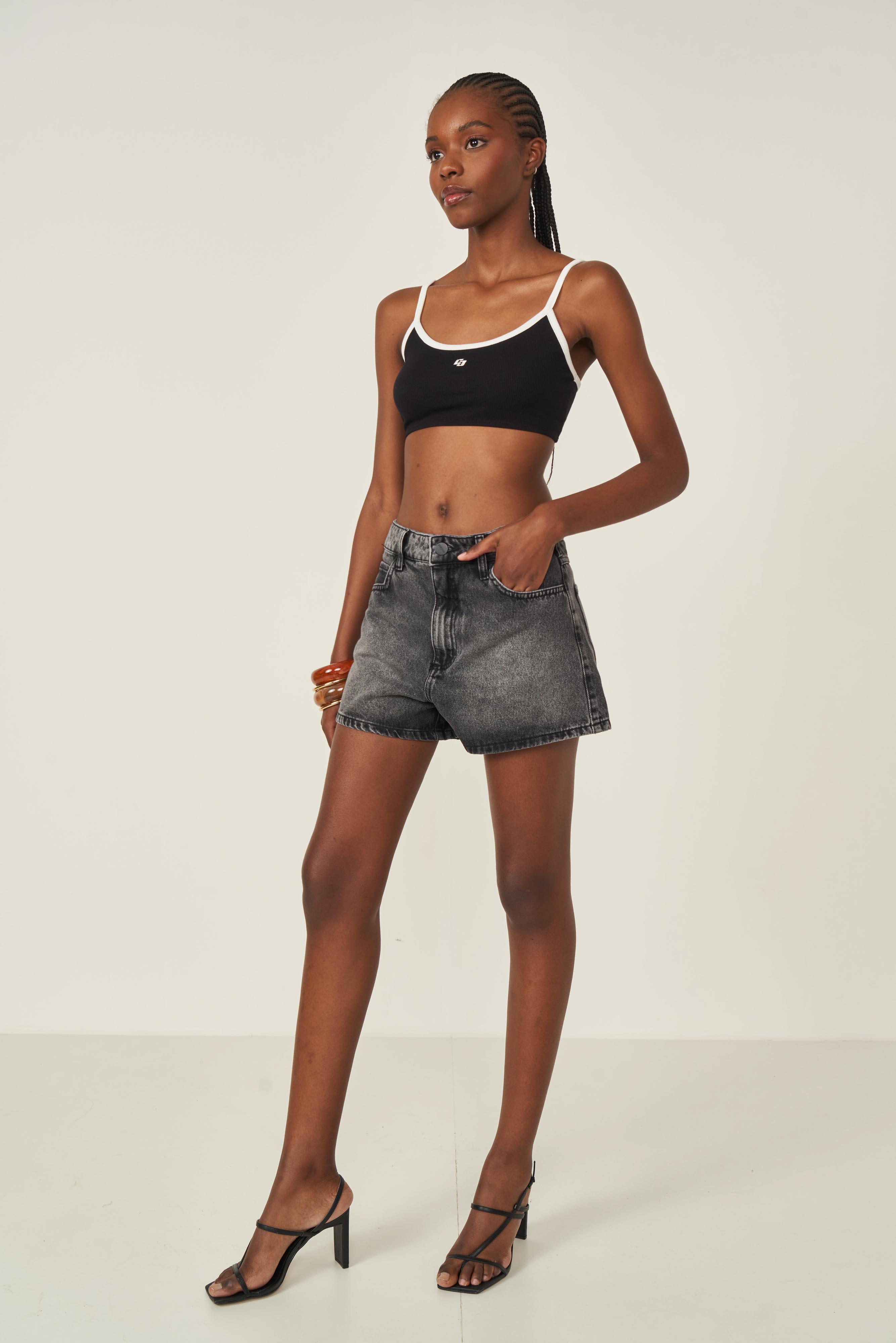 SHORT JEANS JADE COM APLICAÇÃO 42 IND.PRETO