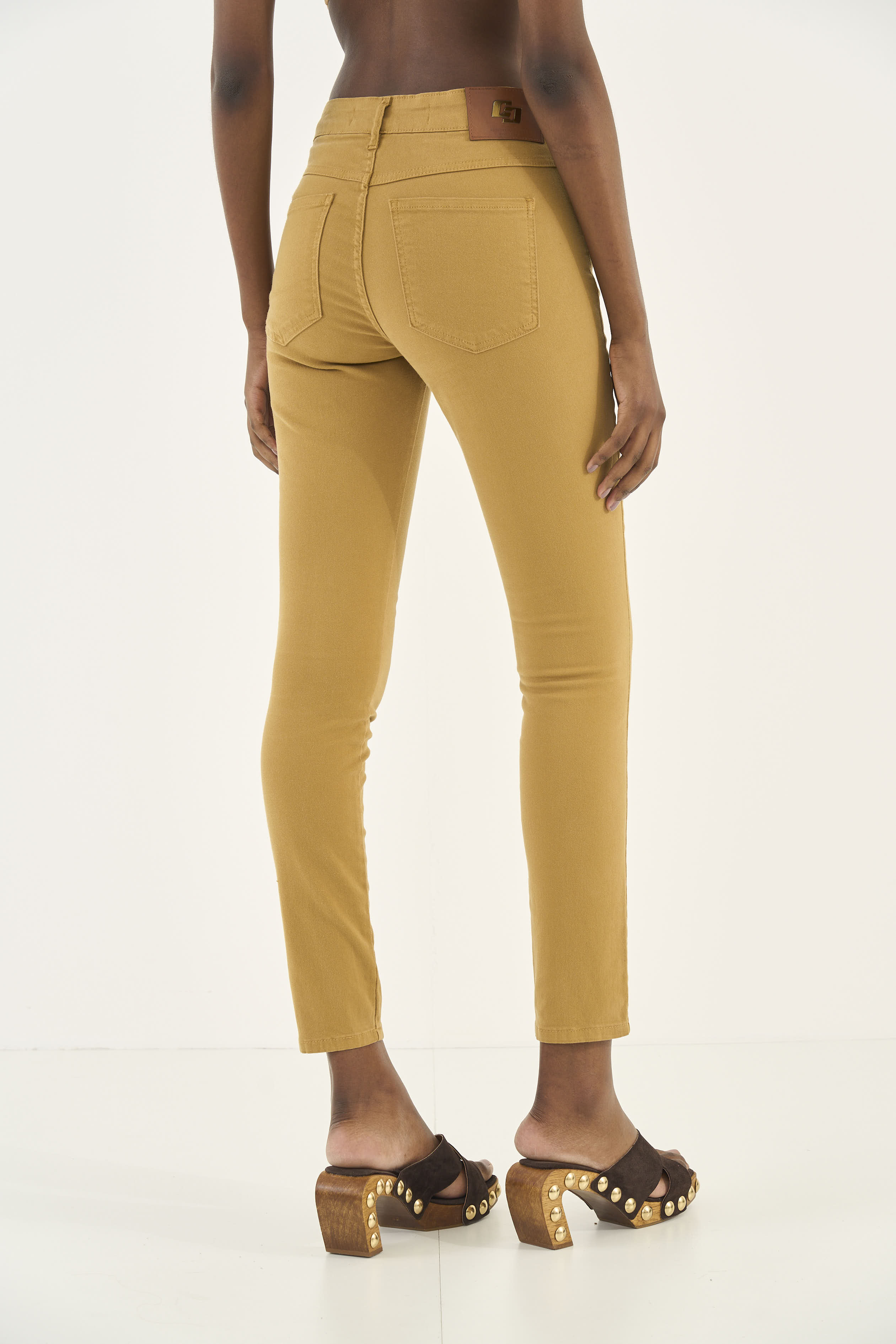 CALÇA SARJA BIA 36 MARROM EBBELA