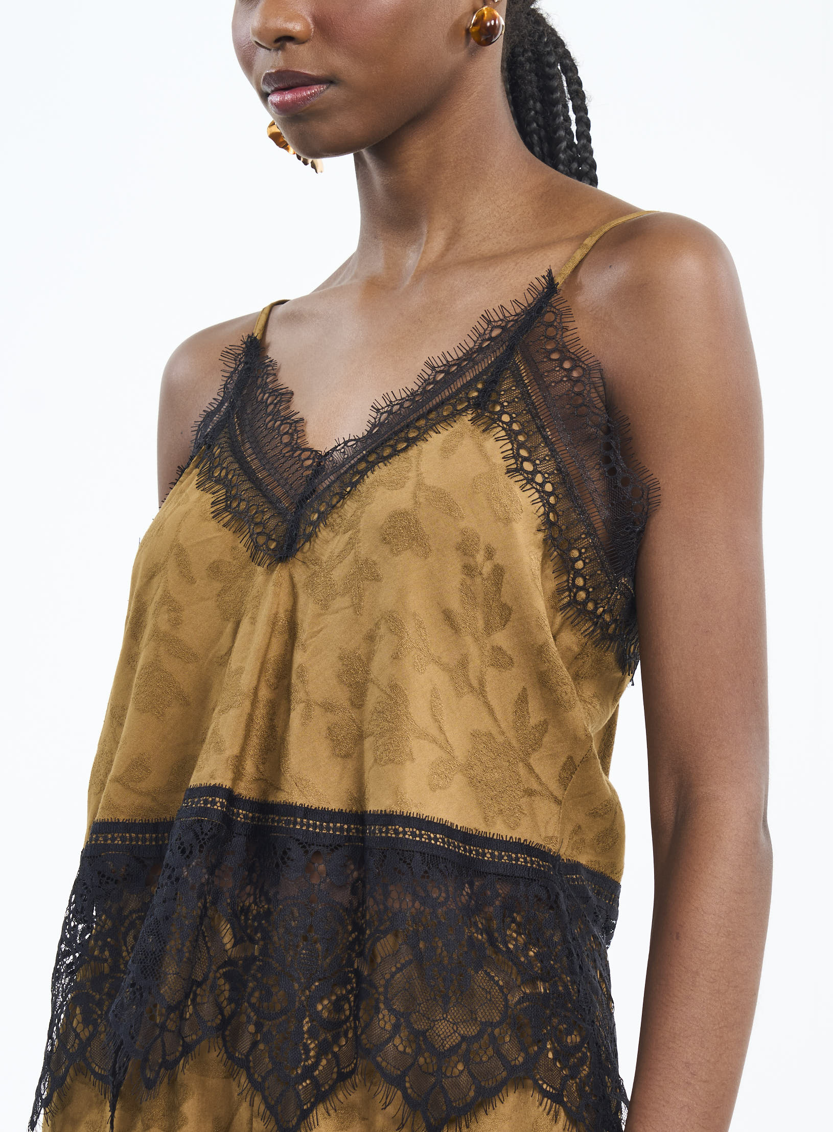 BLUSA JACQUARD DETALHE RENDA G MARROM CUMARU