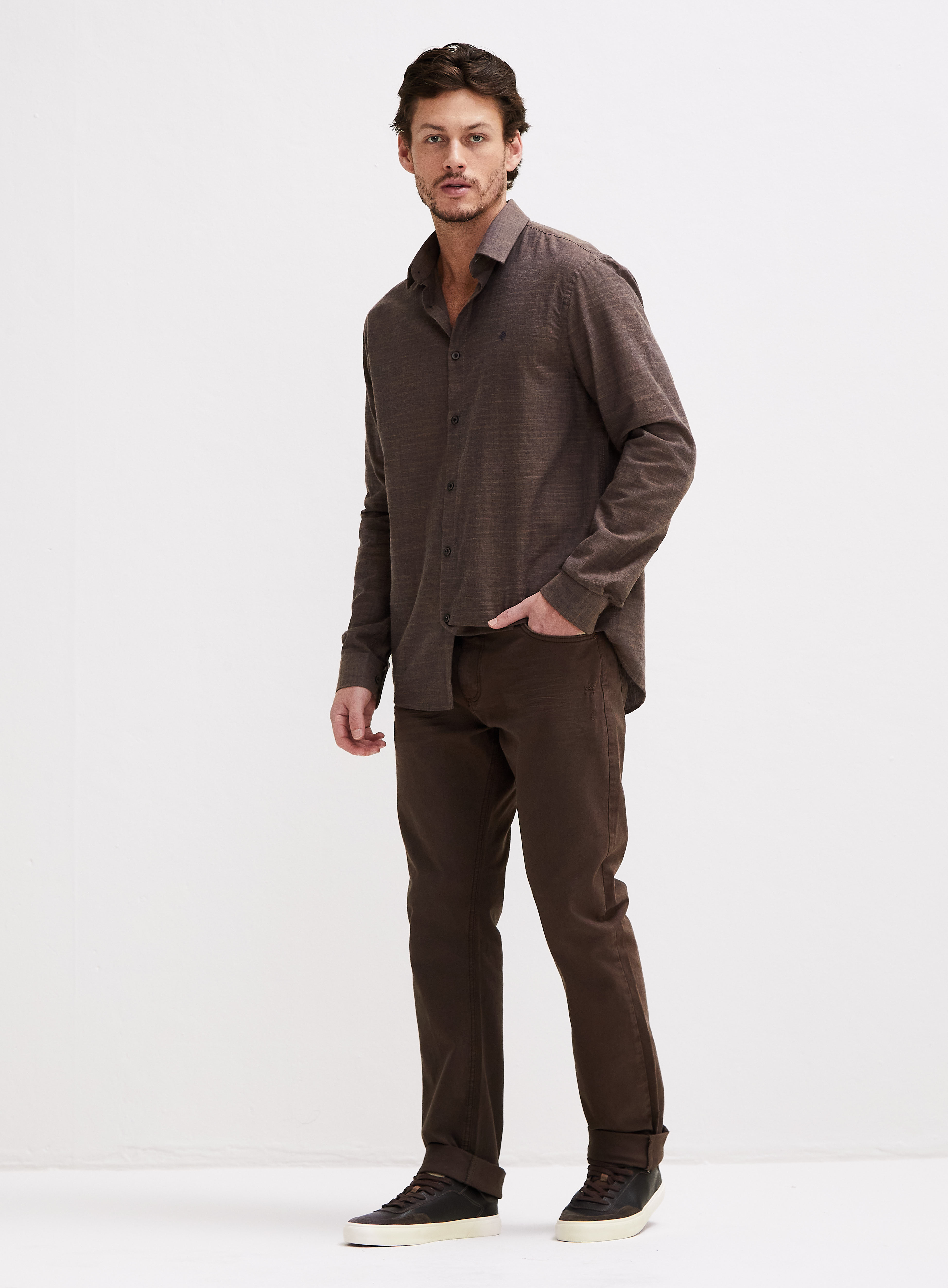 CALÇA SARJA PAUL SLIM 40 MARROM NOBUCK