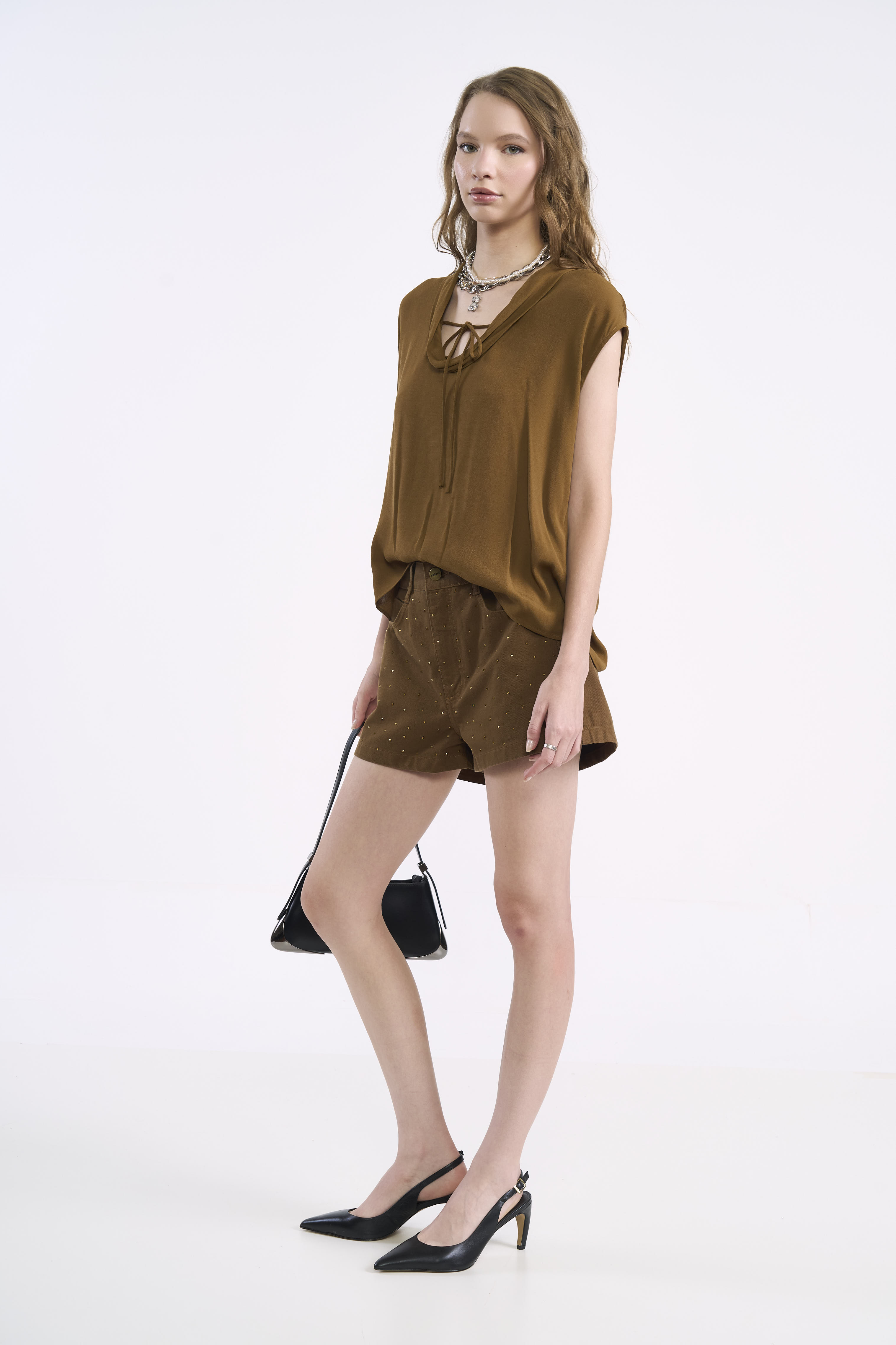 SHORT SARJA JADE 34 MARROM CUMARU
