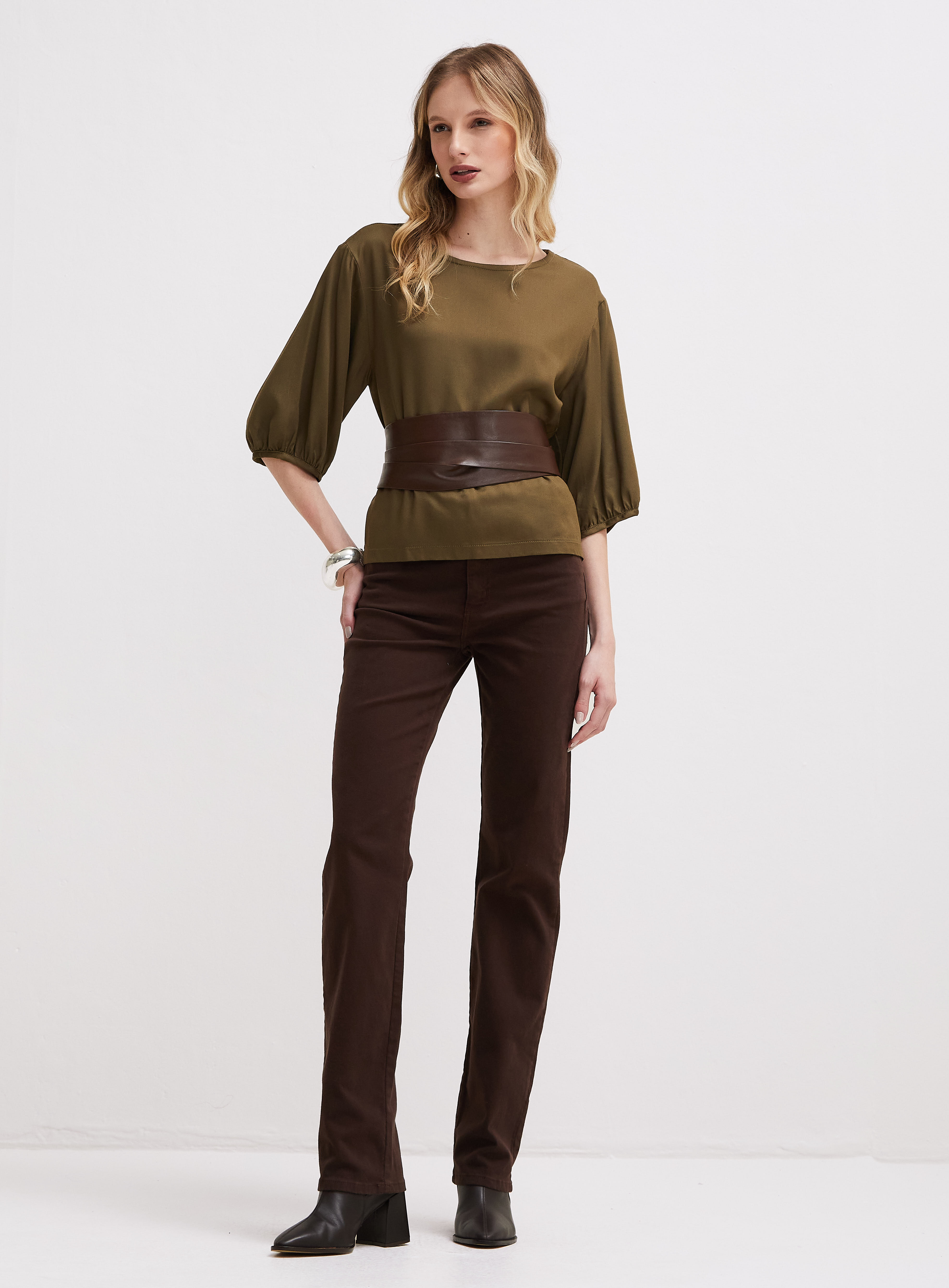 CALÇA SARJA MARISA 2 SLIM 38 MARROM NOBUCK
