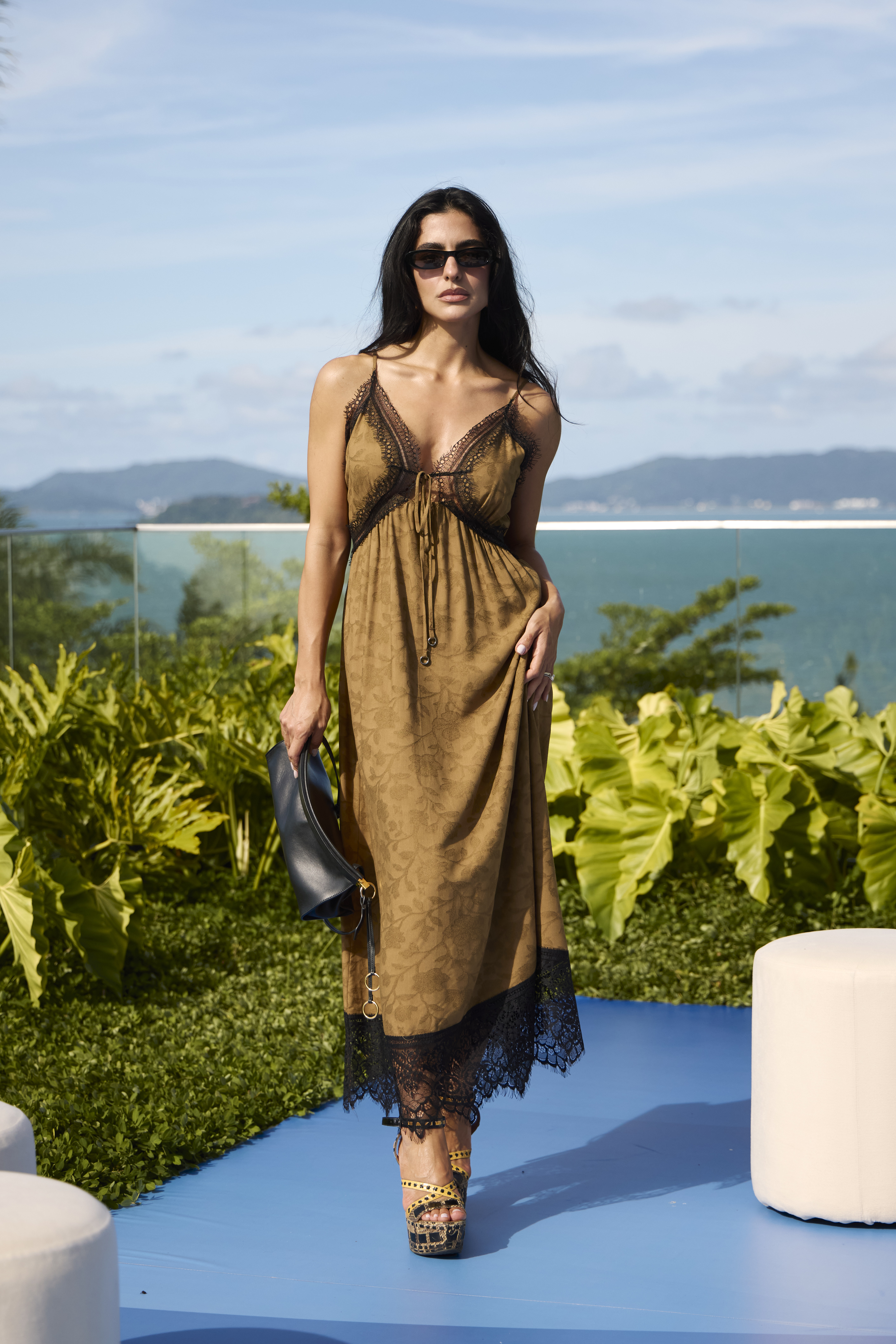 VESTIDO JACQUARD DETALHE RENDA P MARROM CUMARU