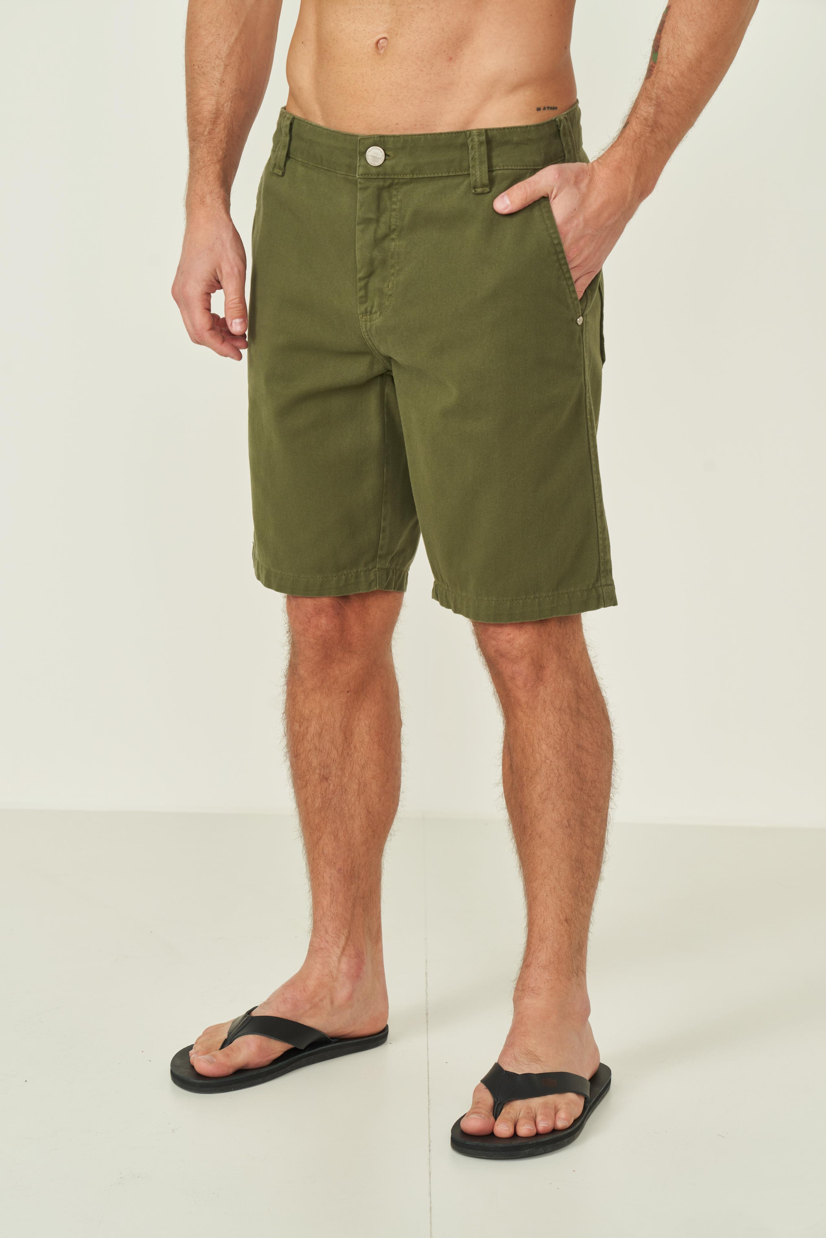 BERMUDA SARJA DAVI 40 VERDE MANJERICAO