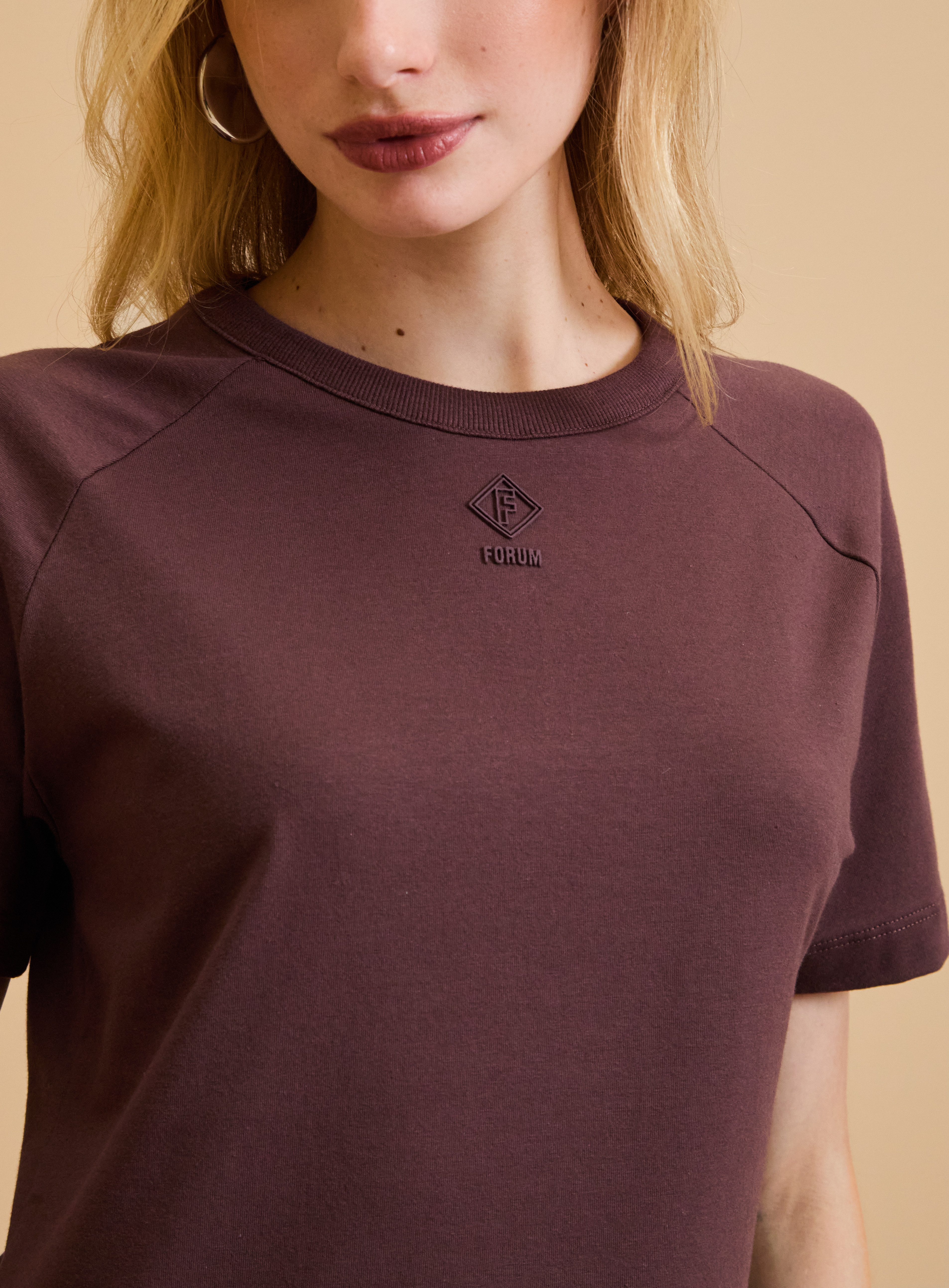 CAMISETA FORUM P MARROM CAROB