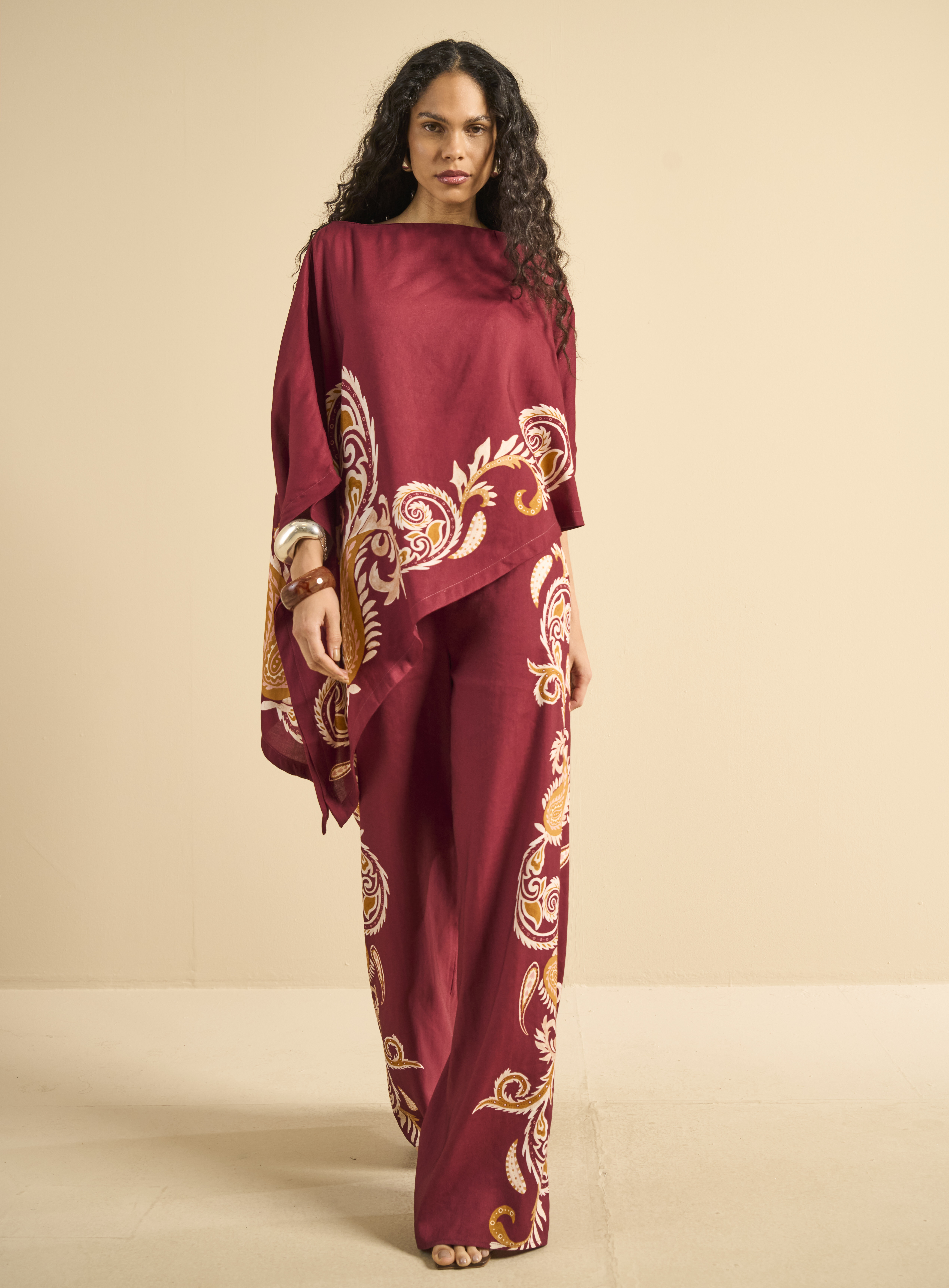BLUSA LINHO ESTAMPADA P CURVAS ORNAMEN.