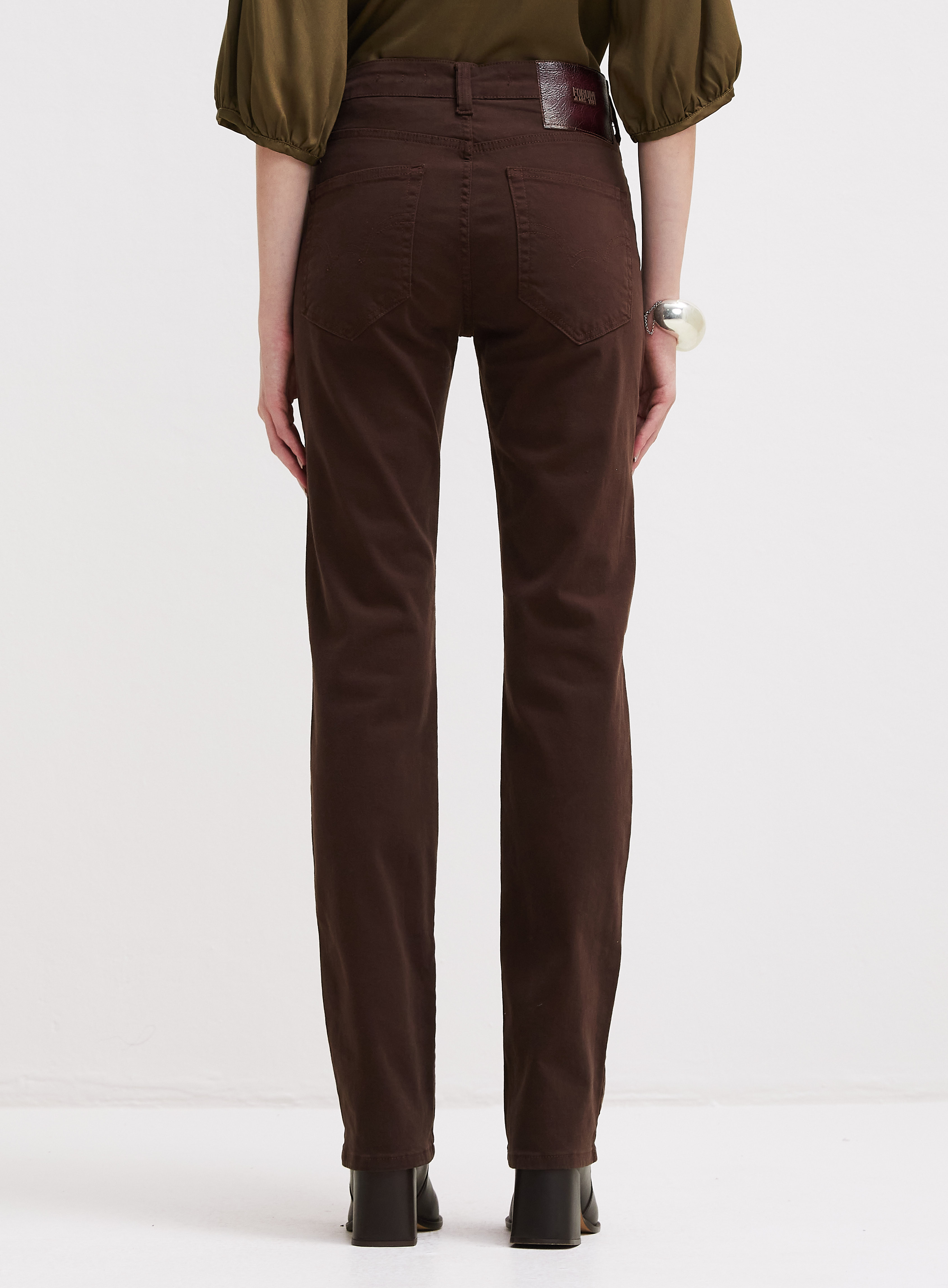 CALÇA SARJA MARISA 2 SLIM 38 MARROM NOBUCK