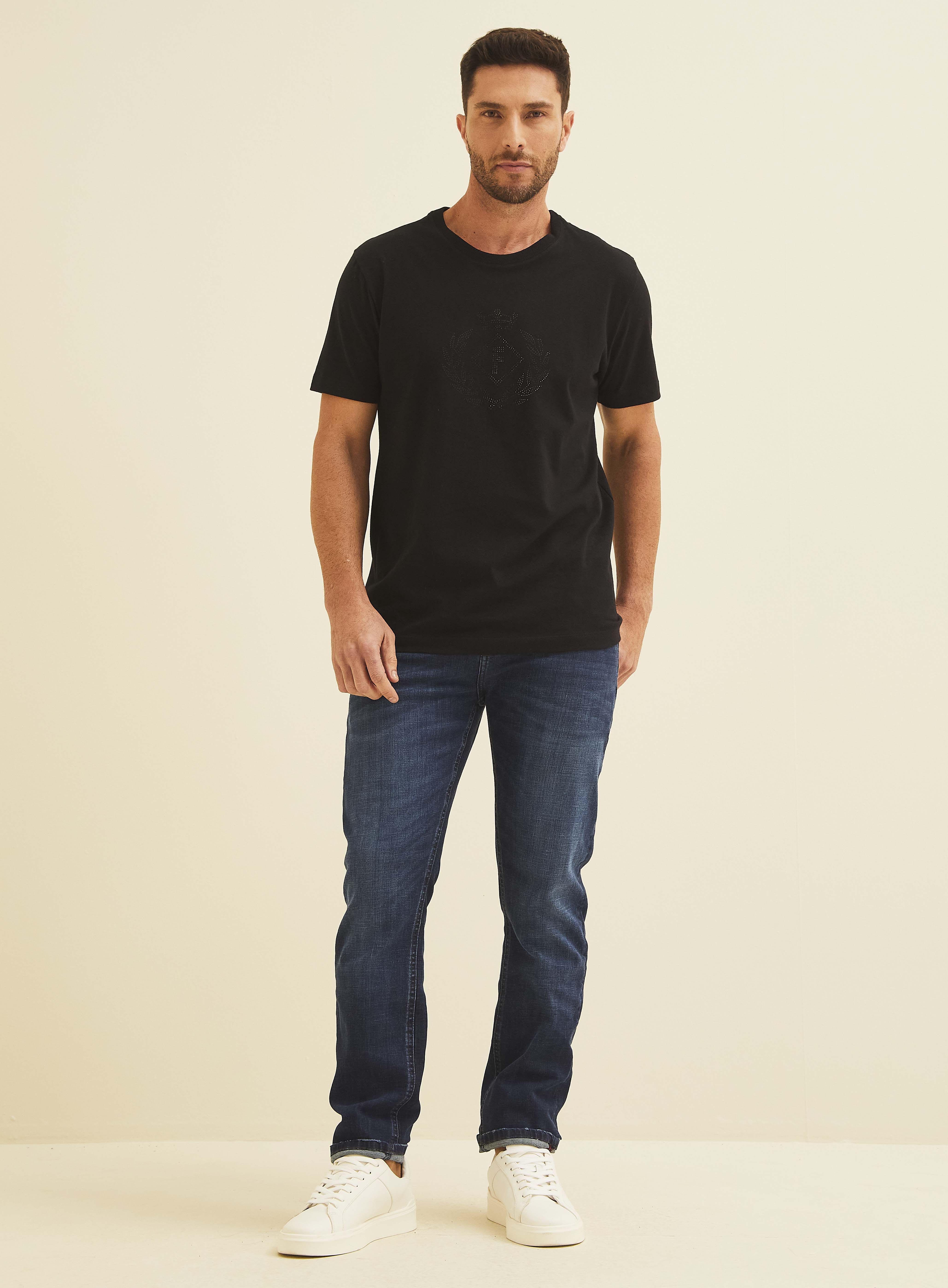 CAMISETA COM APLICAÇÃO M PRETO