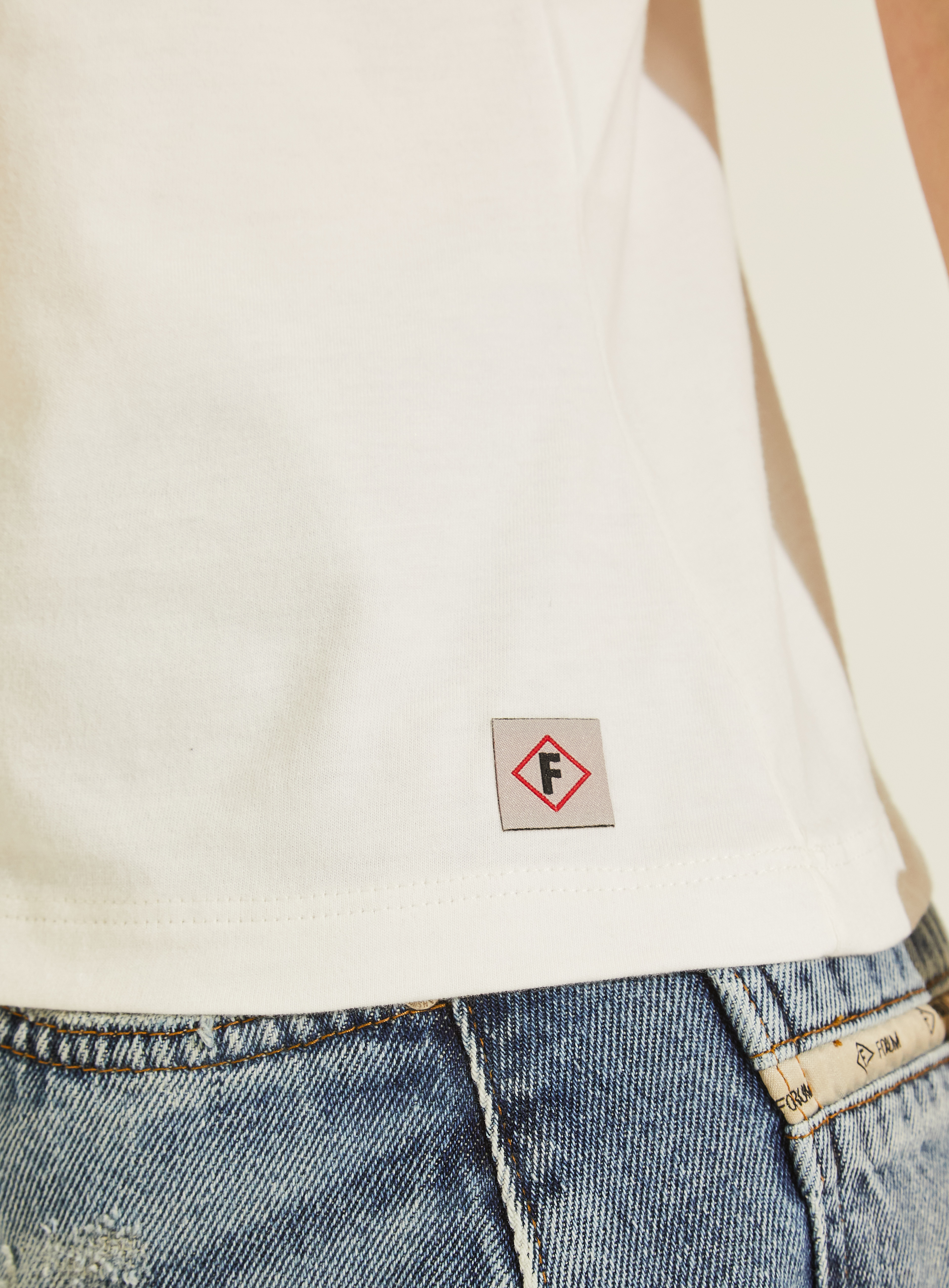 CAMISETA FORUM GG OFF/VERMELHO