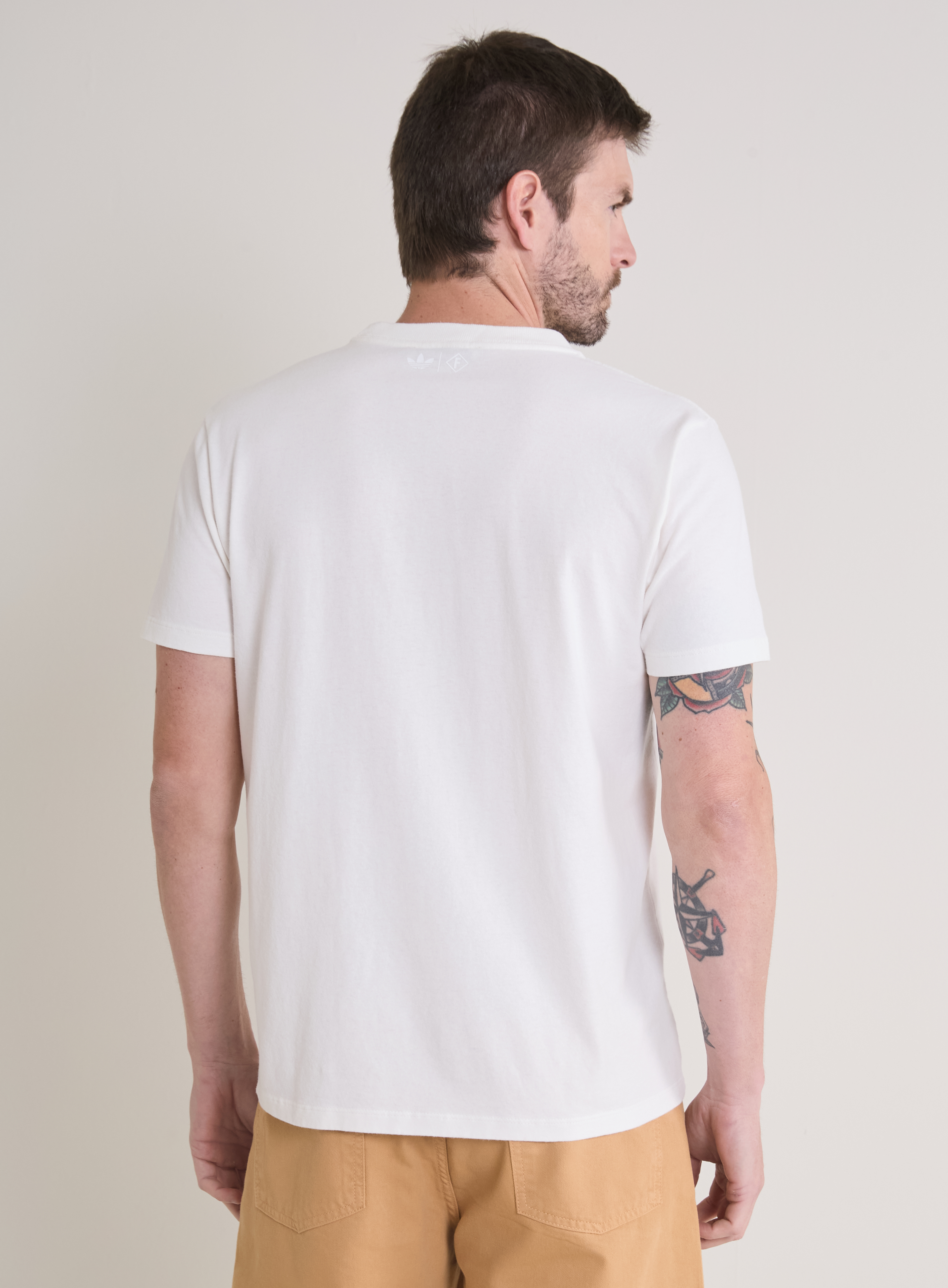 CAMISETA ADIDAS FORUM GG OFF SHELL FEM