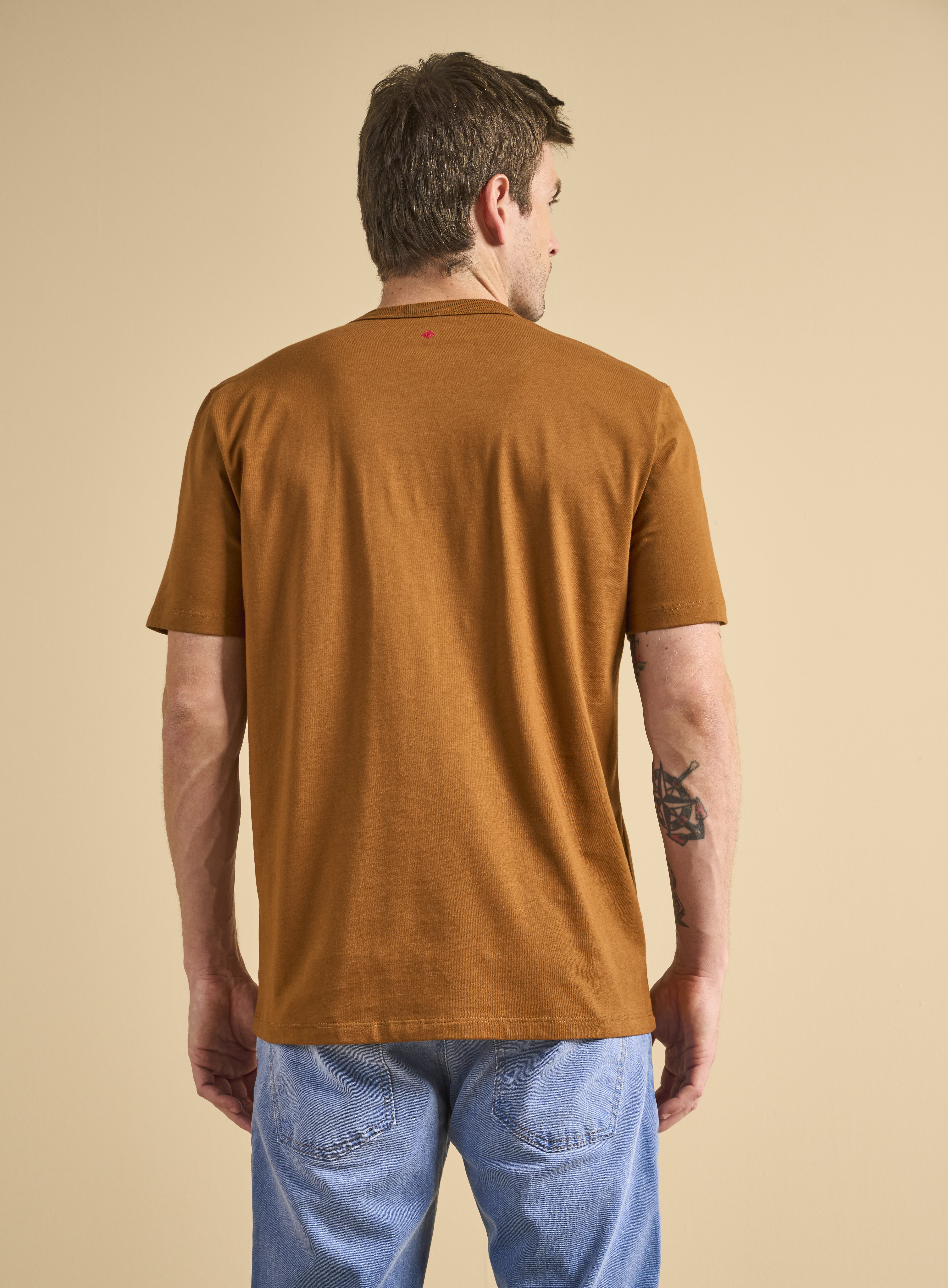 CAMISETA FORUM GG MARROM DORNE