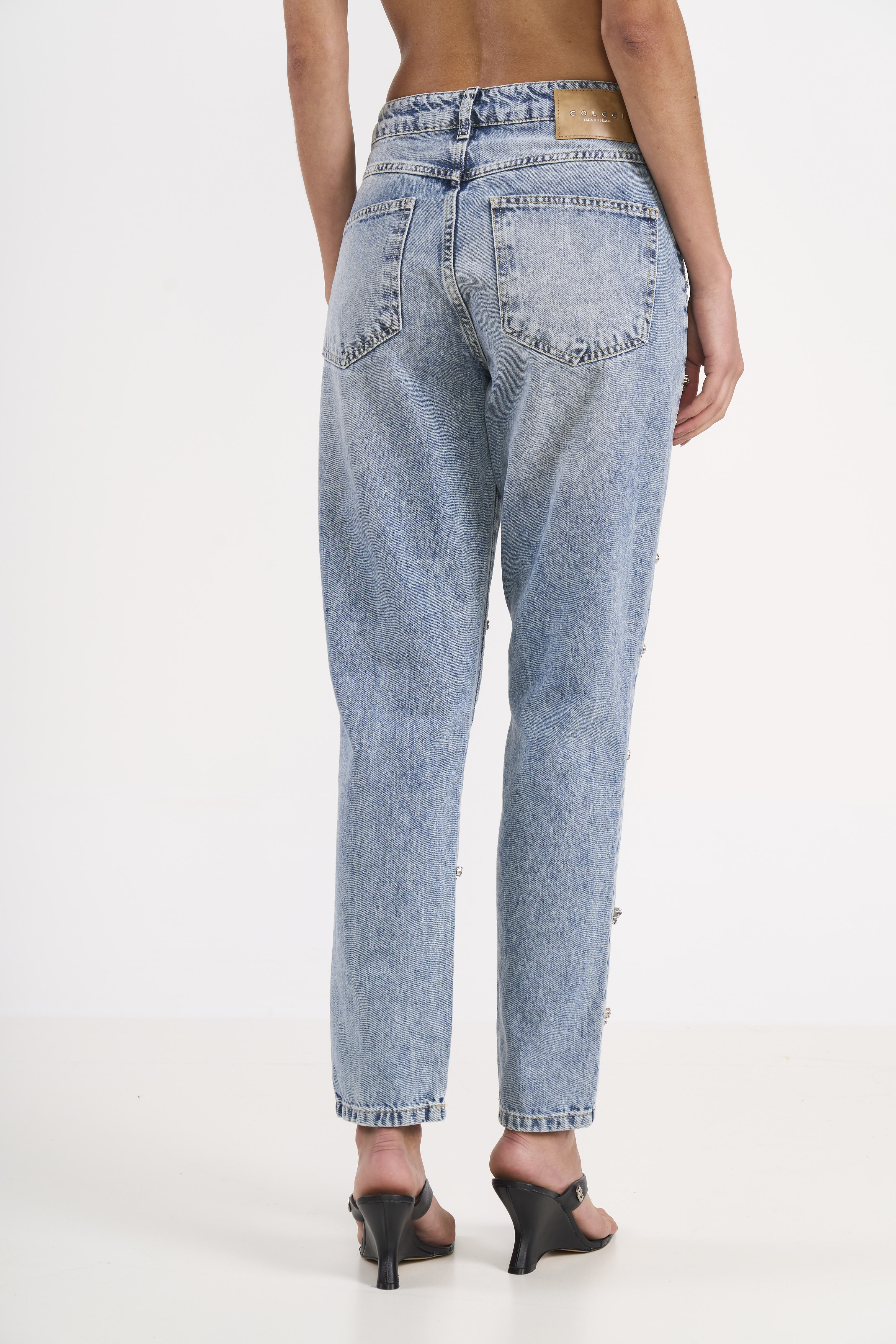 CALÇA JEANS BRUNA COM BORDADO MANUAL 40 INDIGO