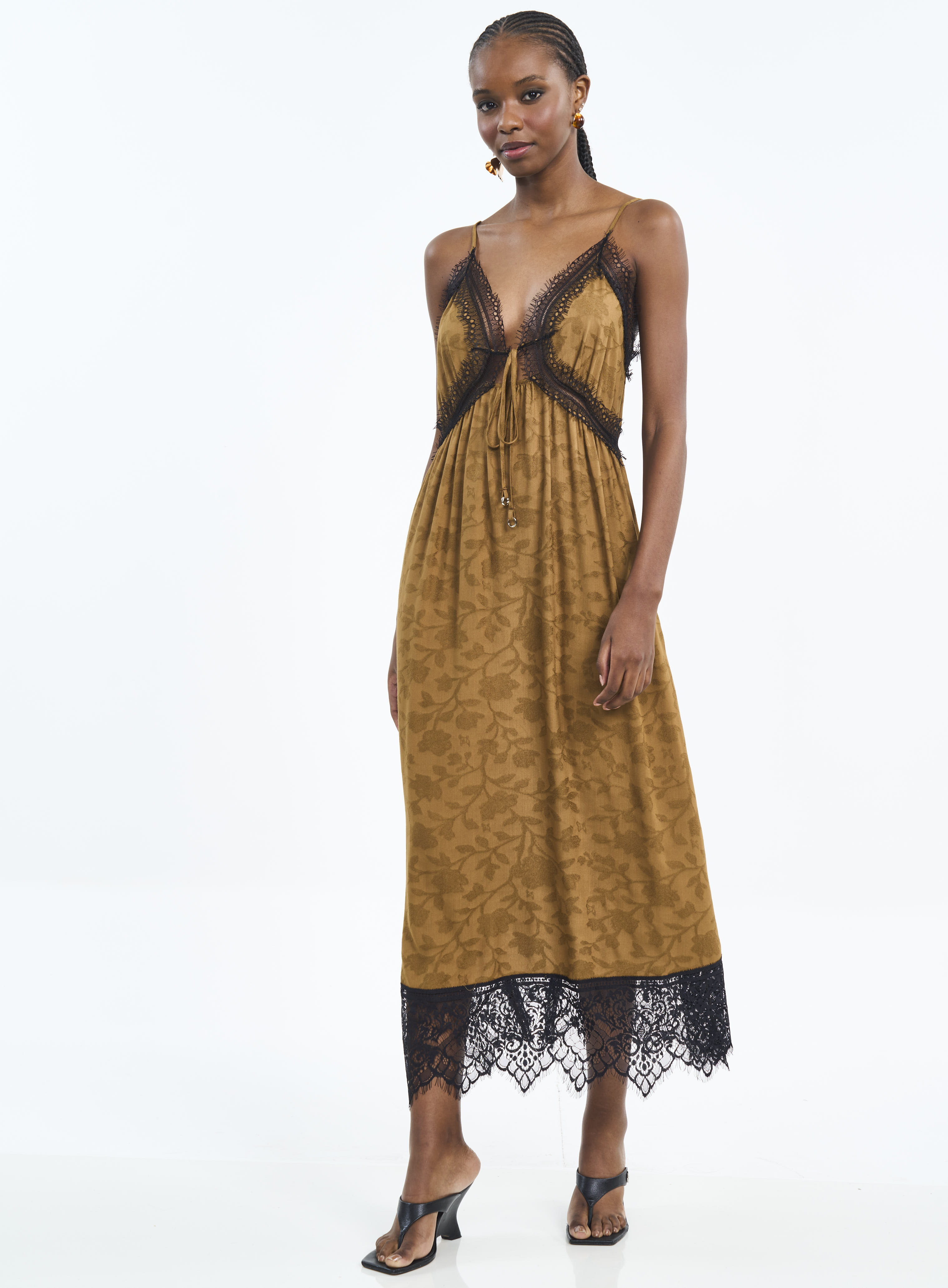 VESTIDO JACQUARD DETALHE RENDA M MARROM CUMARU
