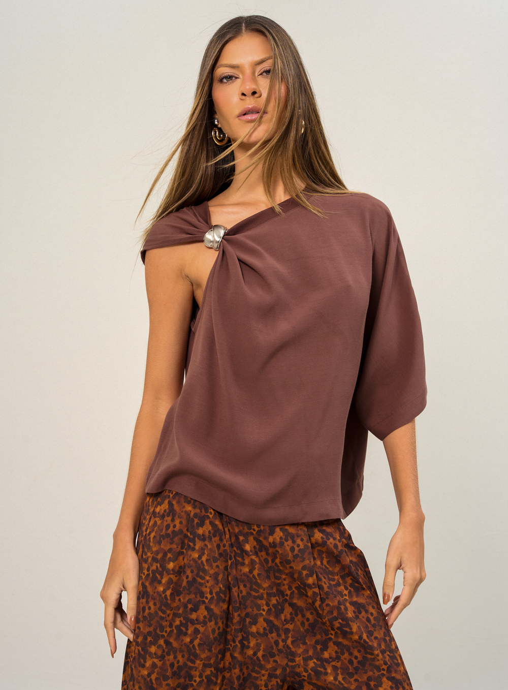 BLUSA OPEN G BEGE VIBES