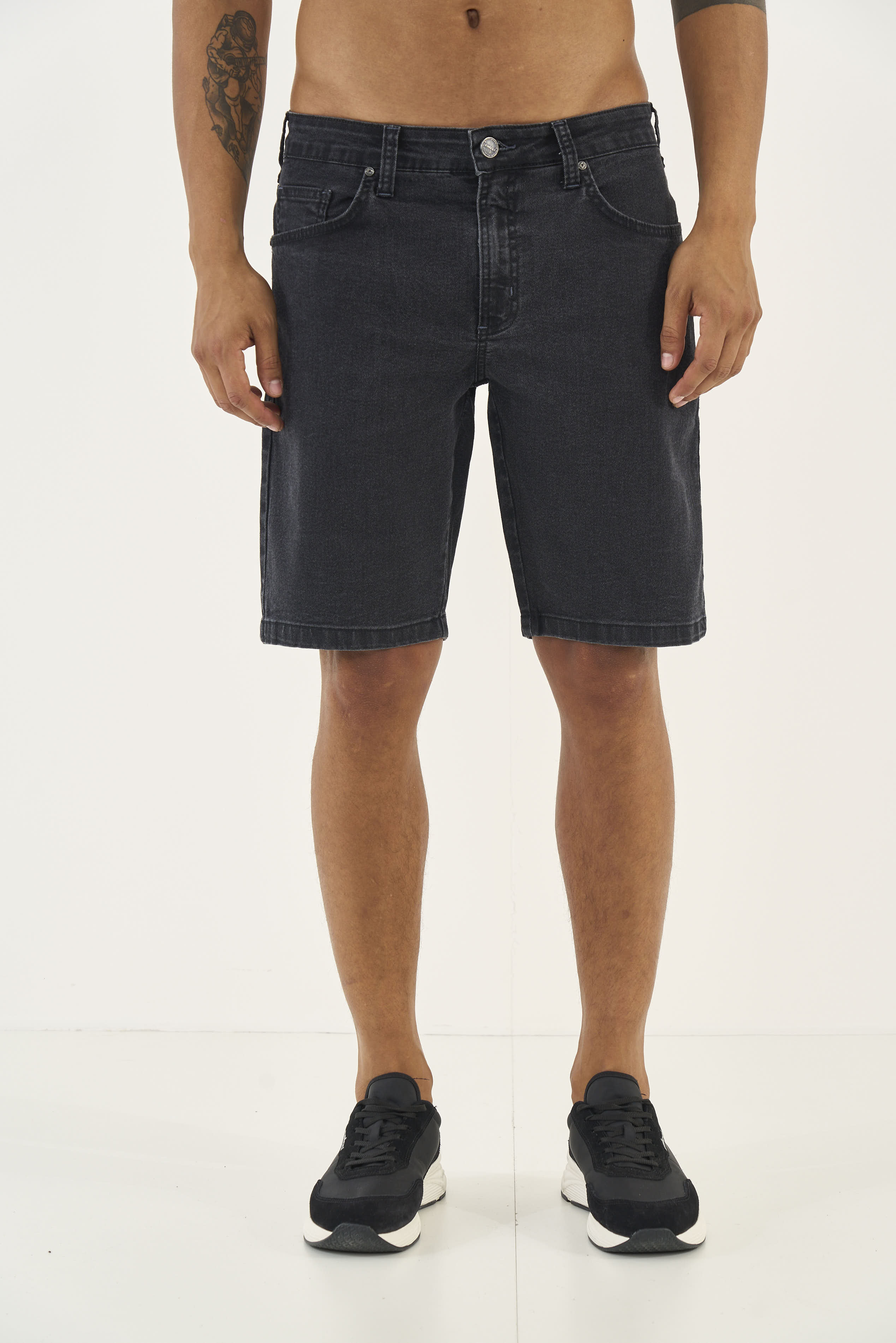 BERMUDA JEANS DAVI 42 IND.PRETO