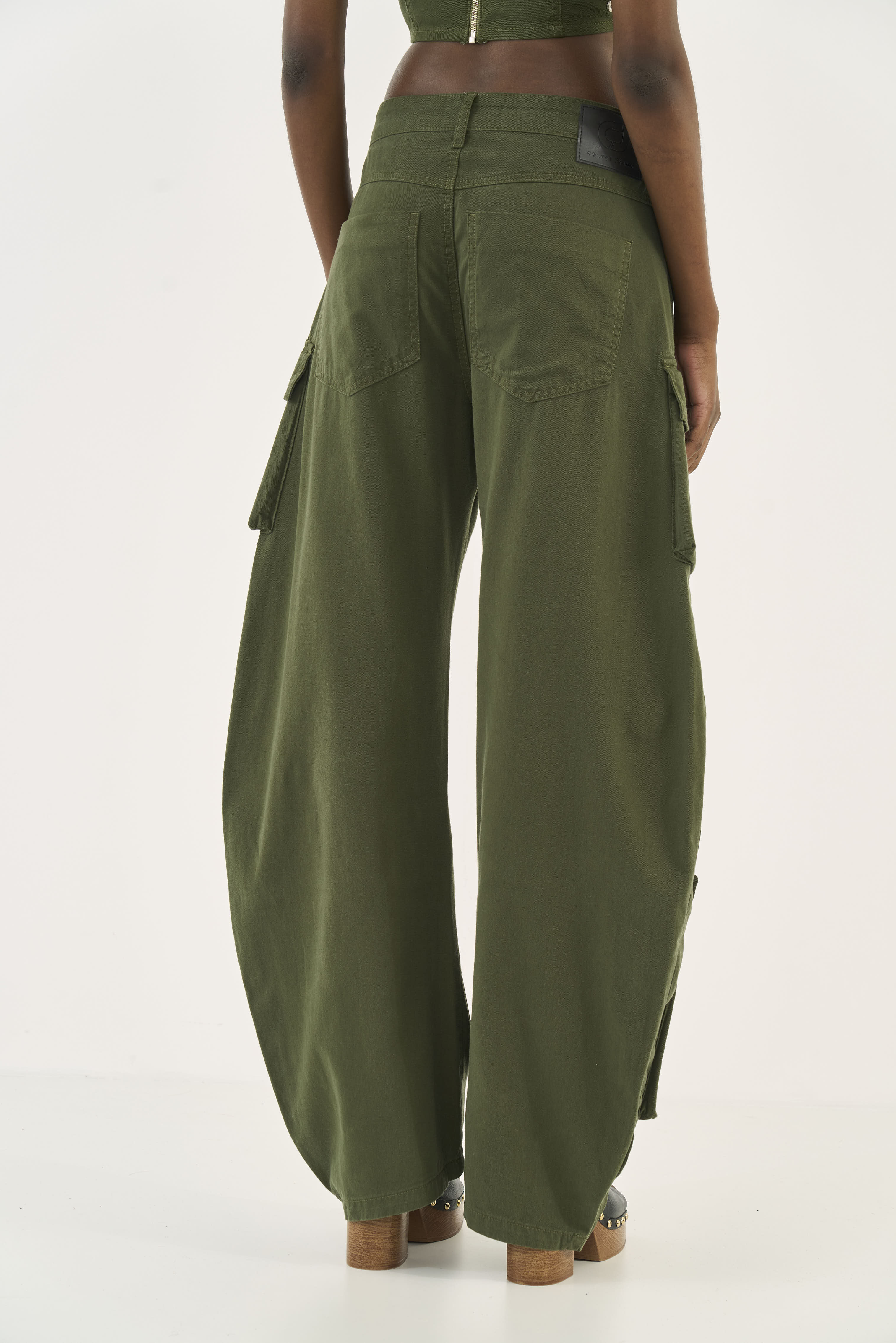 CALÇA SARJA BARCELONA 34 VERDE ÉDEN