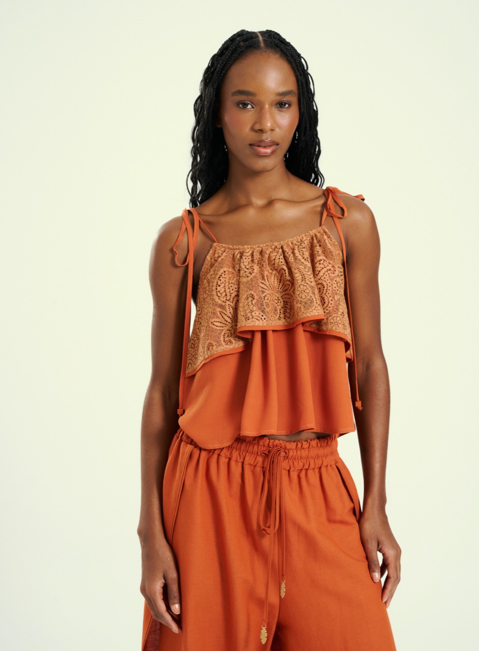 BLUSA DETALHE RENDA GG MARROM CARAMEL LATTE