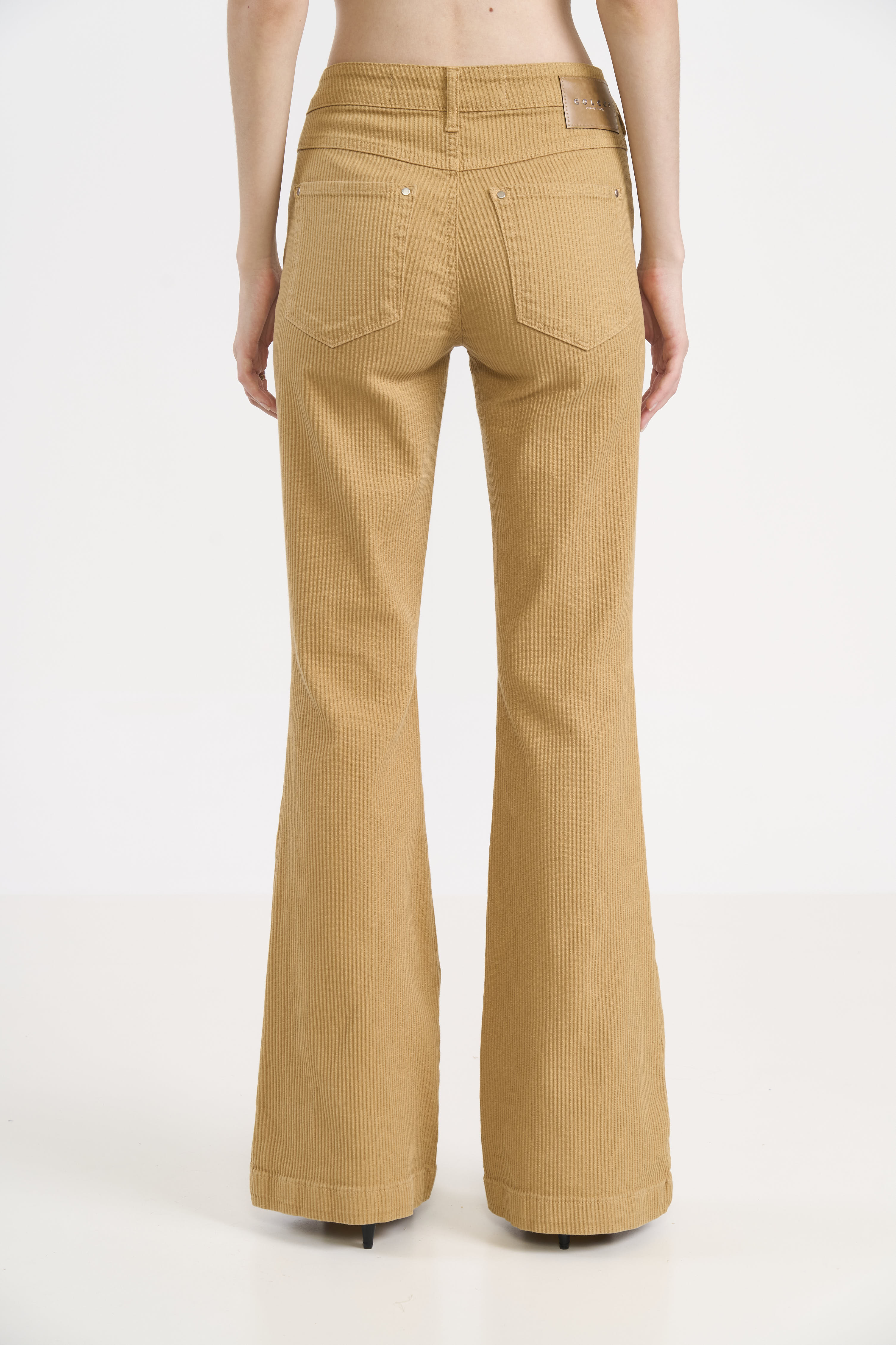 CALÇA SARJA BIA FLARE 40 BEGE SOYBEAN
