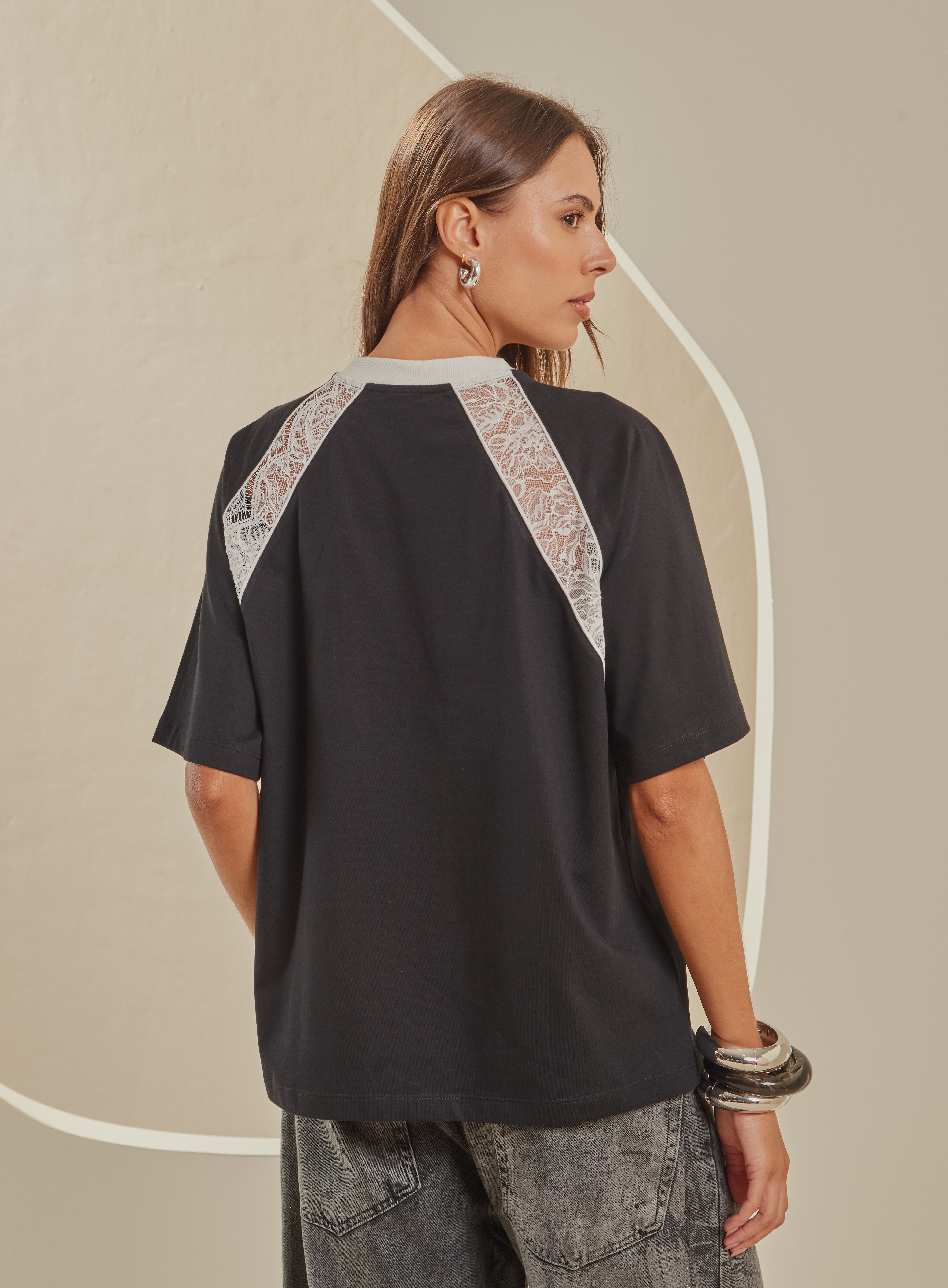 CAMISETA DETALHE RENDA G PRETO