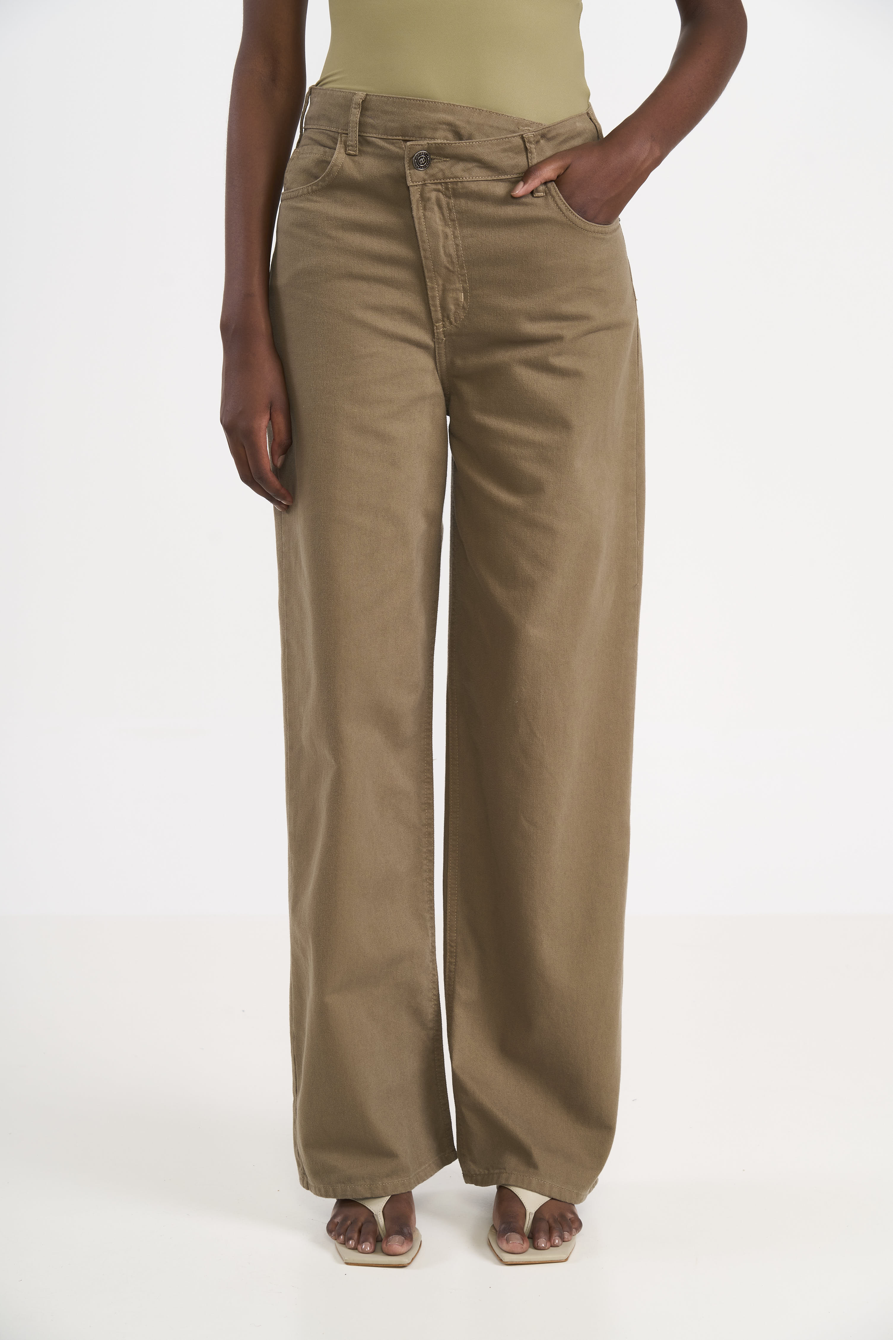 CALÇA SARJA BRUNA LOW 42 BEGE MISK
