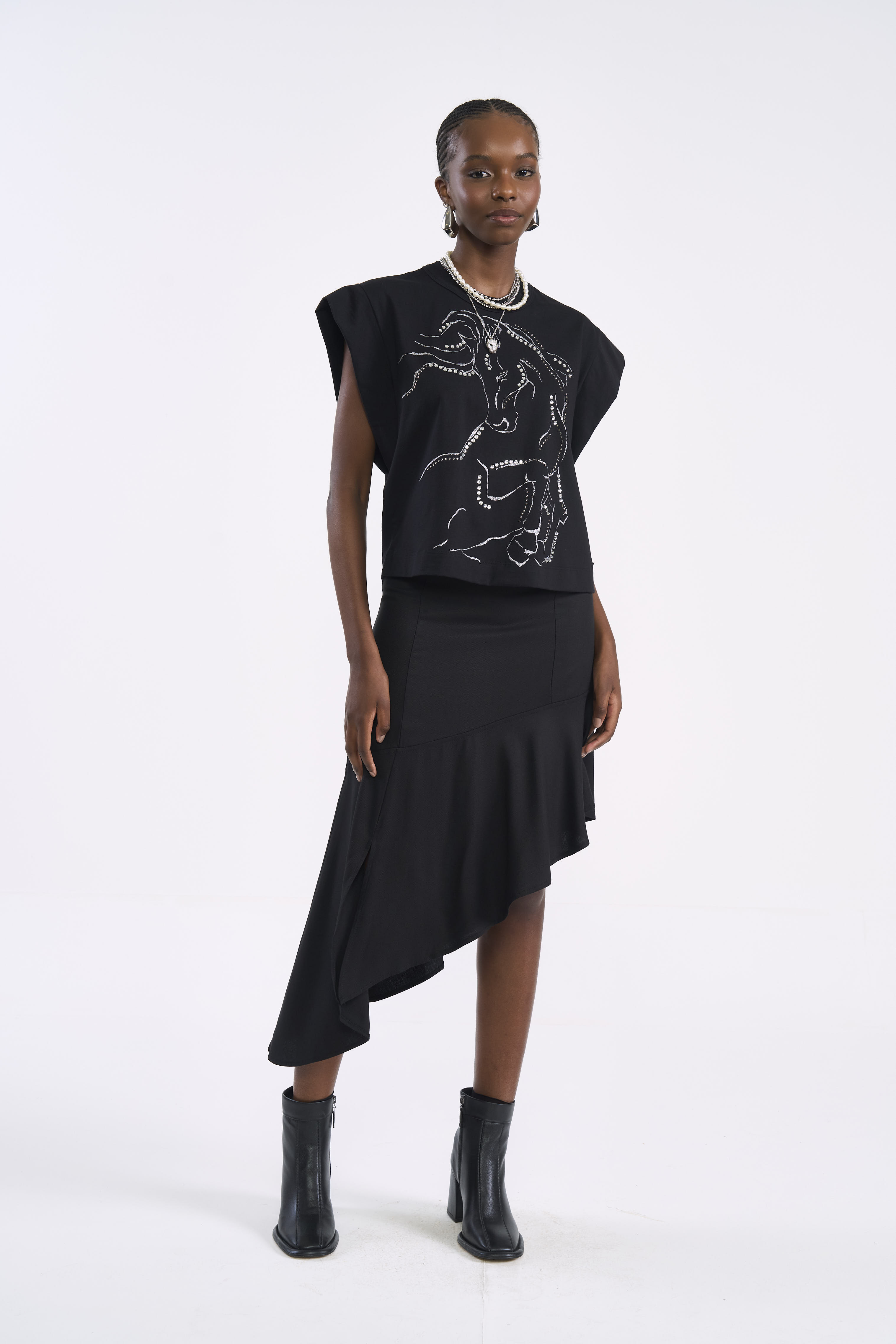 CAMISETA ESTAMPADA COM APLICAÇÃO G PRETO