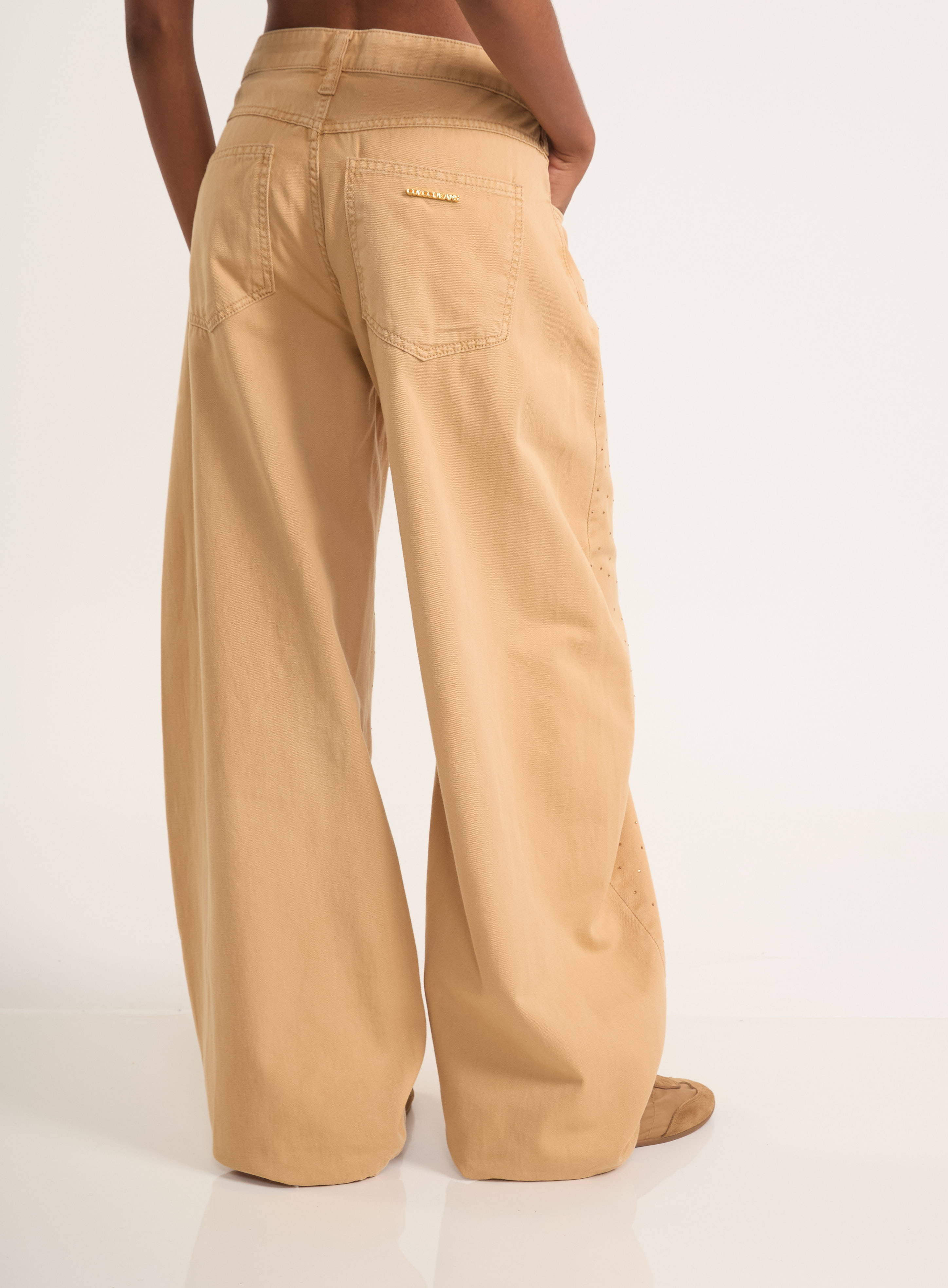 CALÇA SARJA DUBLIN COM APLICAÇÃO 40 BEGE FLAVO