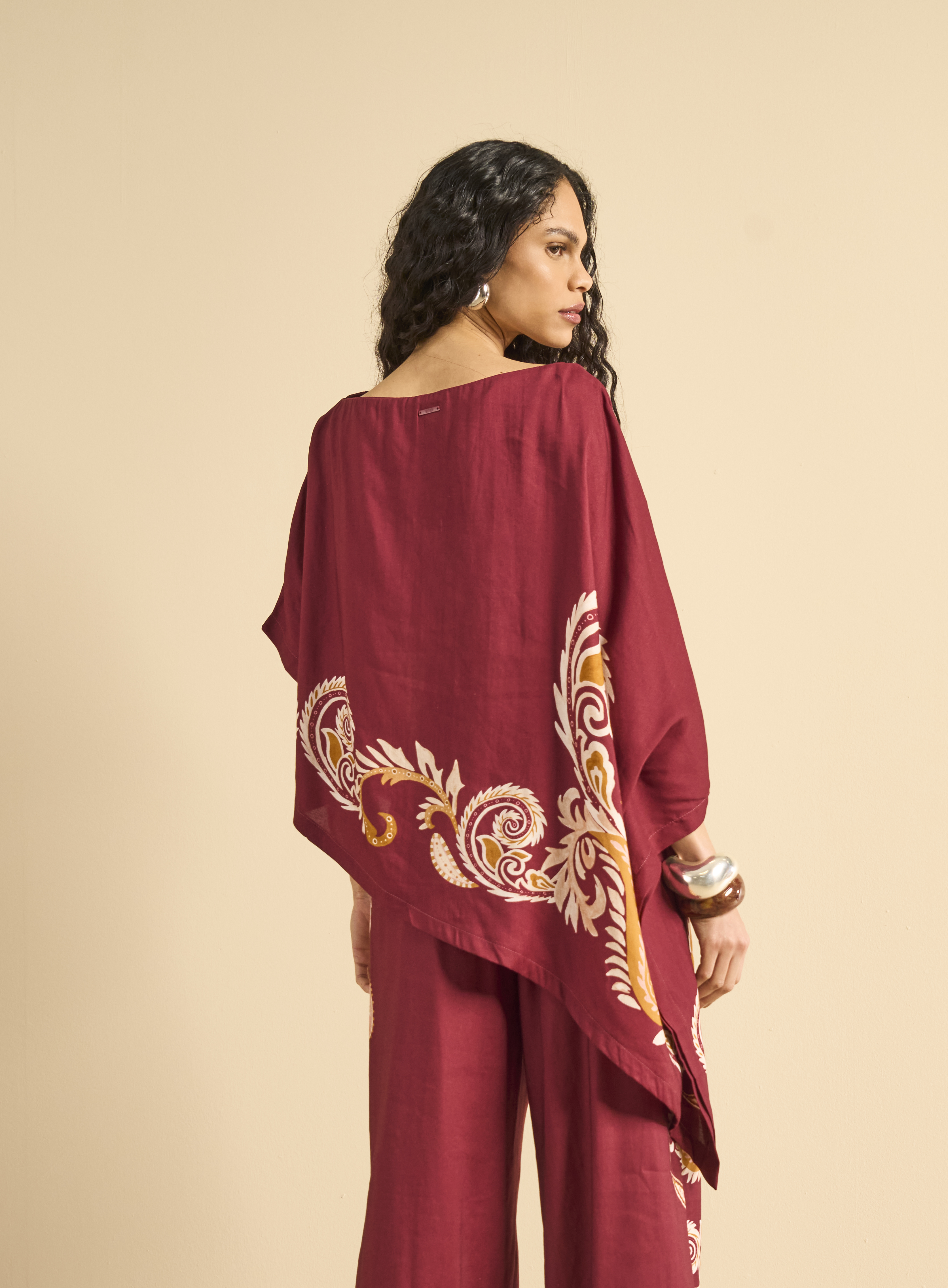 BLUSA LINHO ESTAMPADA P CURVAS ORNAMEN.
