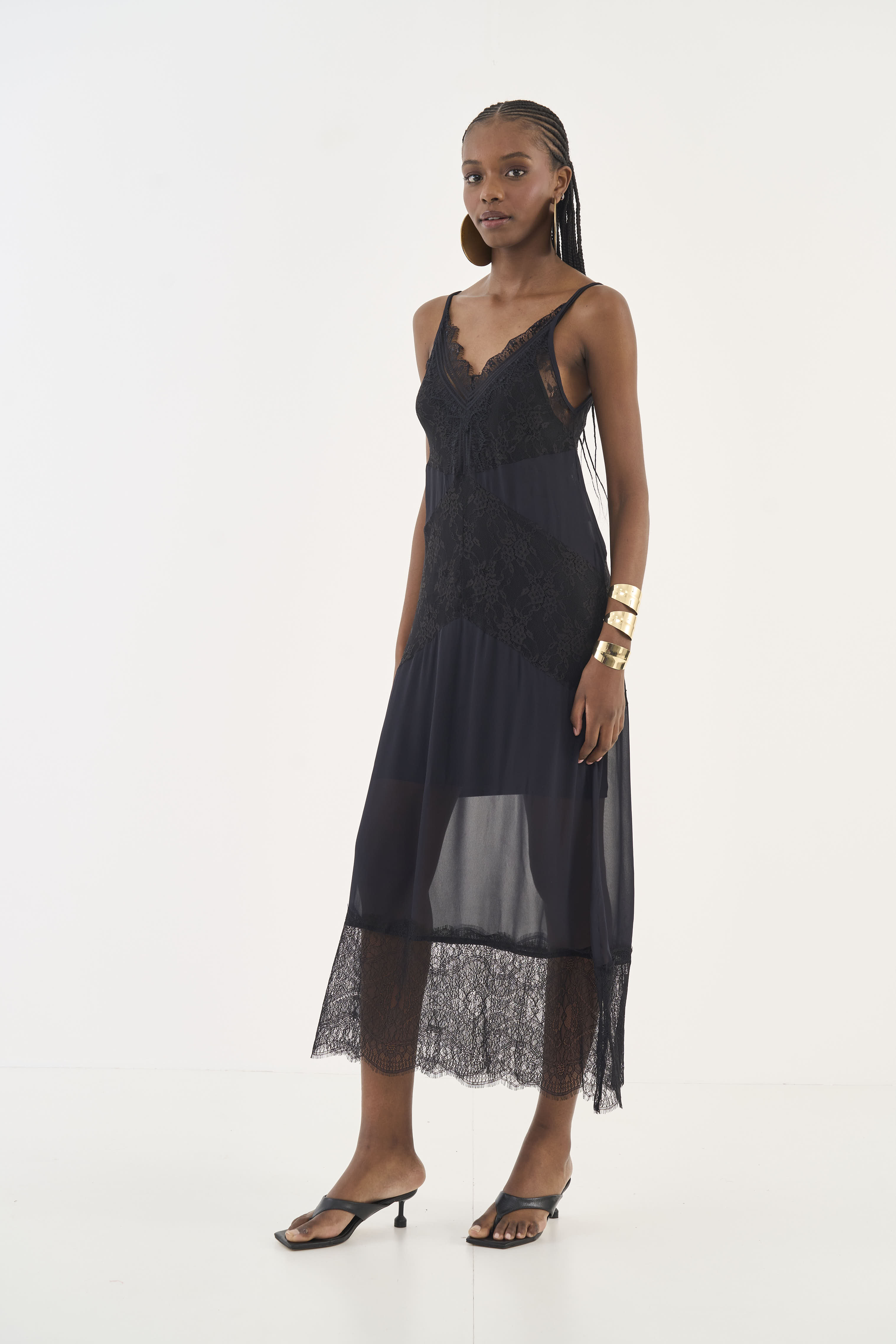 VESTIDO DETALHE RENDA M PRETO