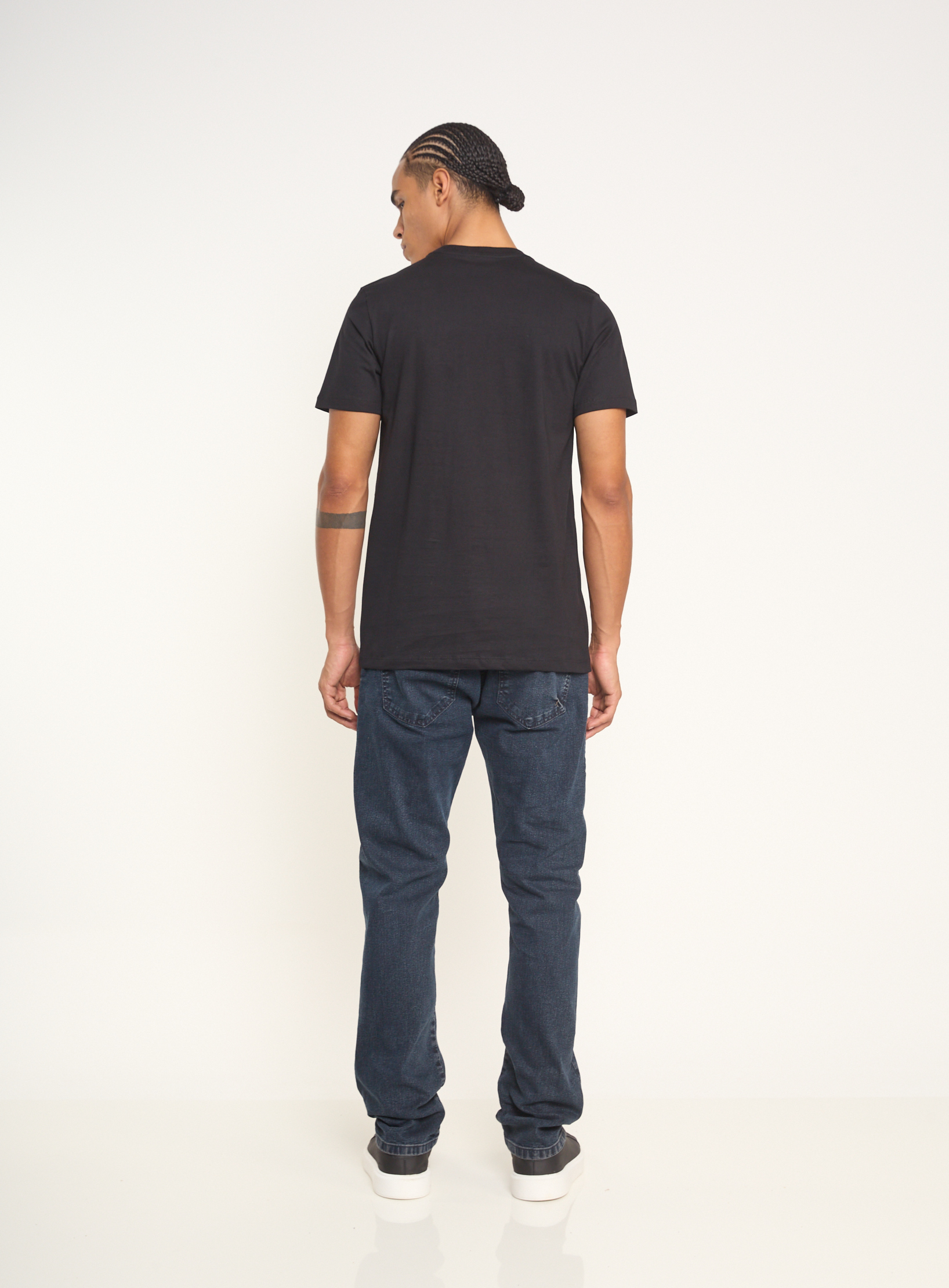 CAMISETA BORDADA GG PRETO