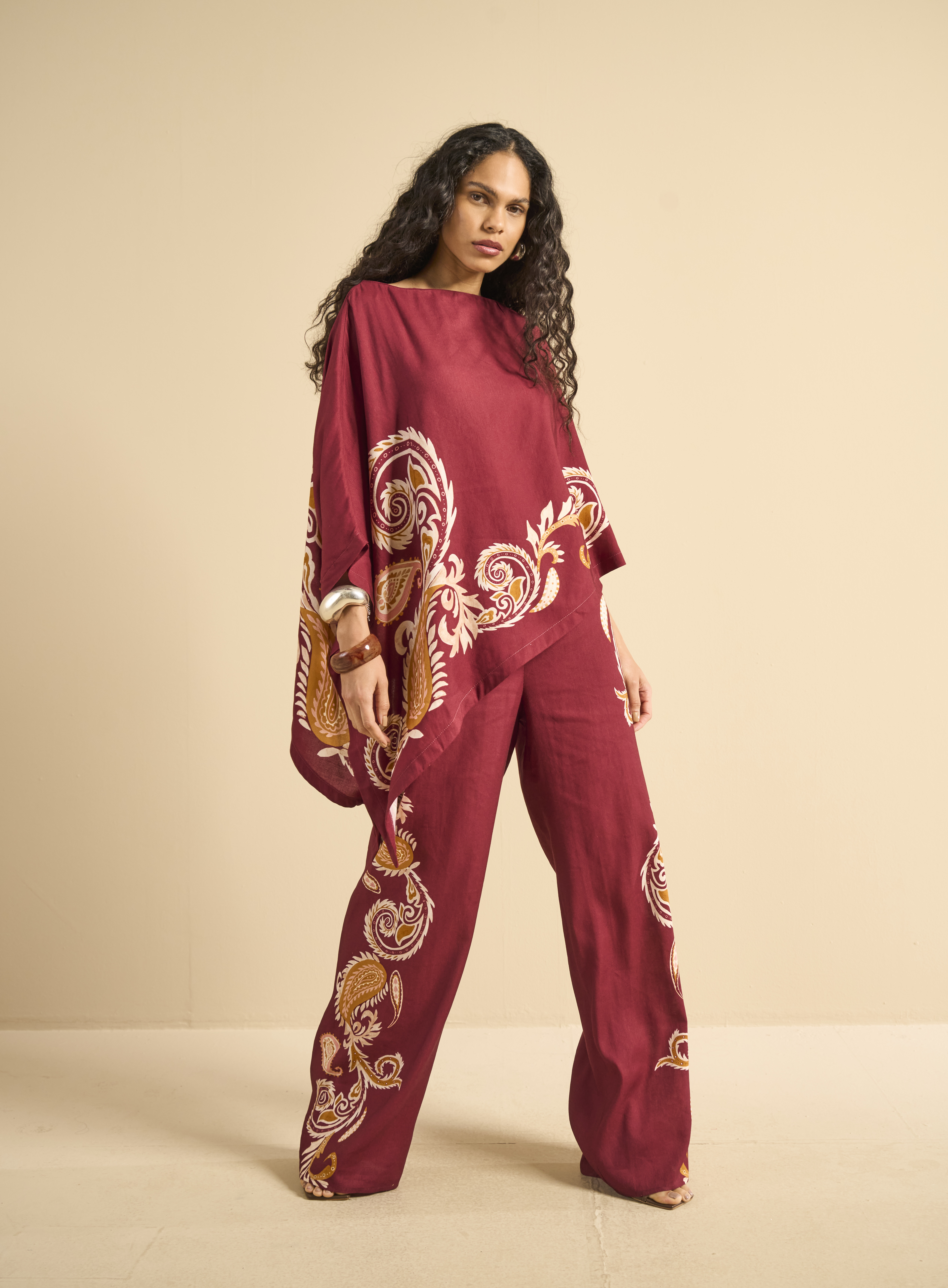 CALÇA LINHO ESTAMPADA G CURVAS ORNAMEN.