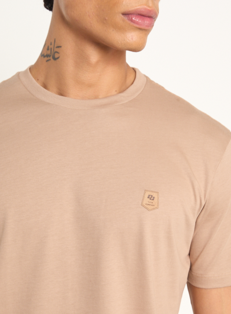 CAMISETA COLCCI M BEGE SAND CASTLE