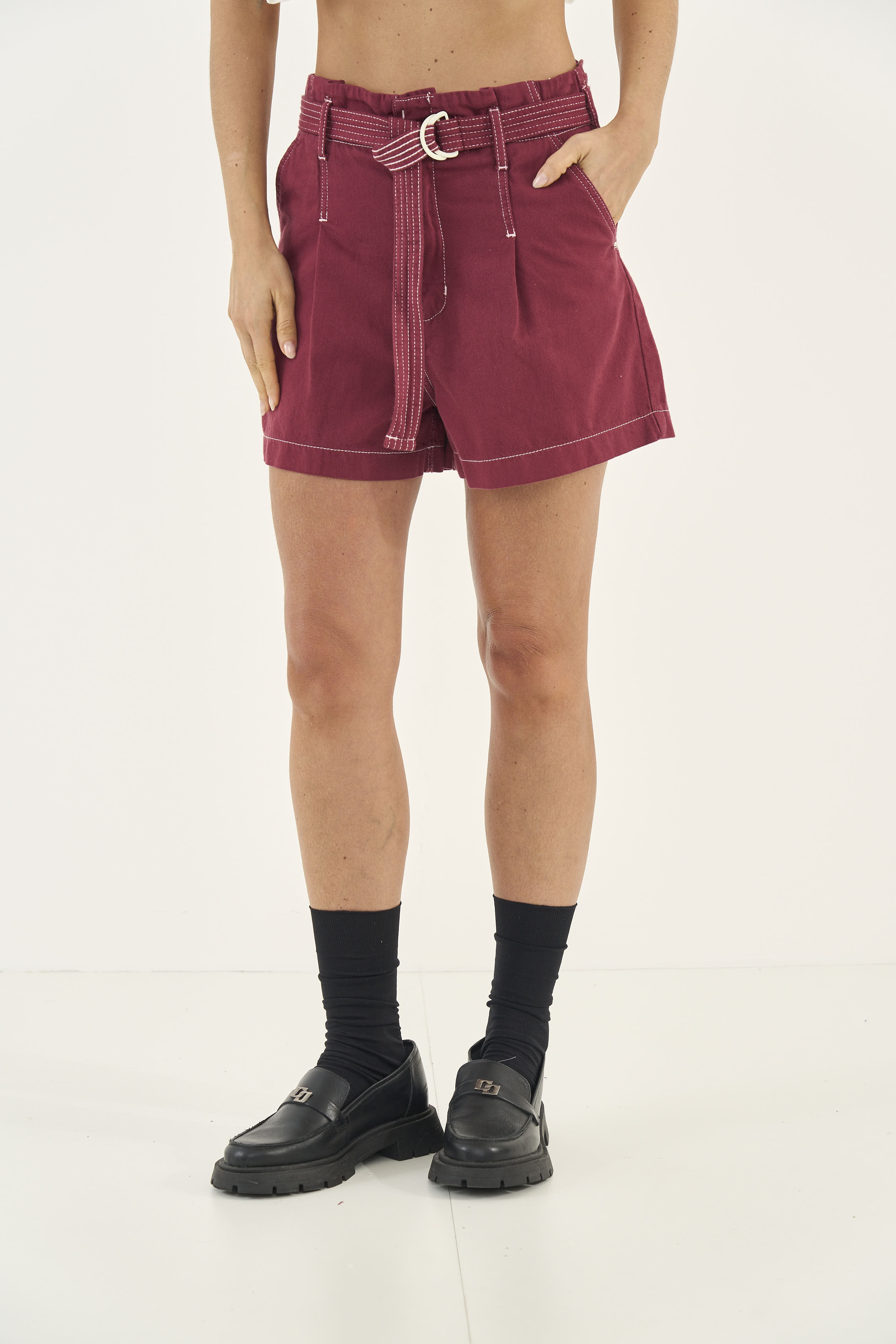 SHORT SARJA JOANA COM CINTO 36 BORDO BLOODSTONE
