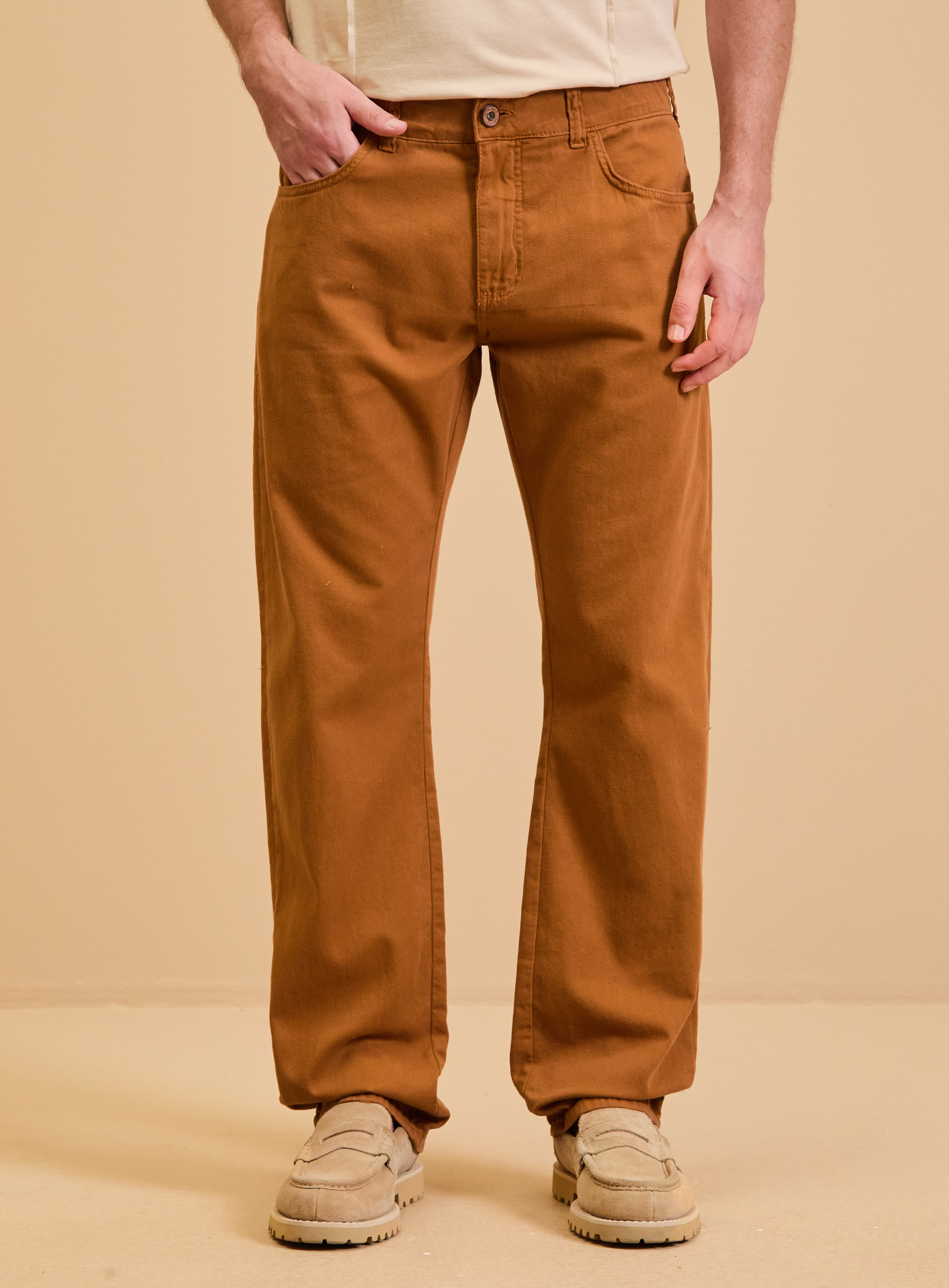 CALÇA SARJA PAUL REGULAR 42 MARROM DORNE