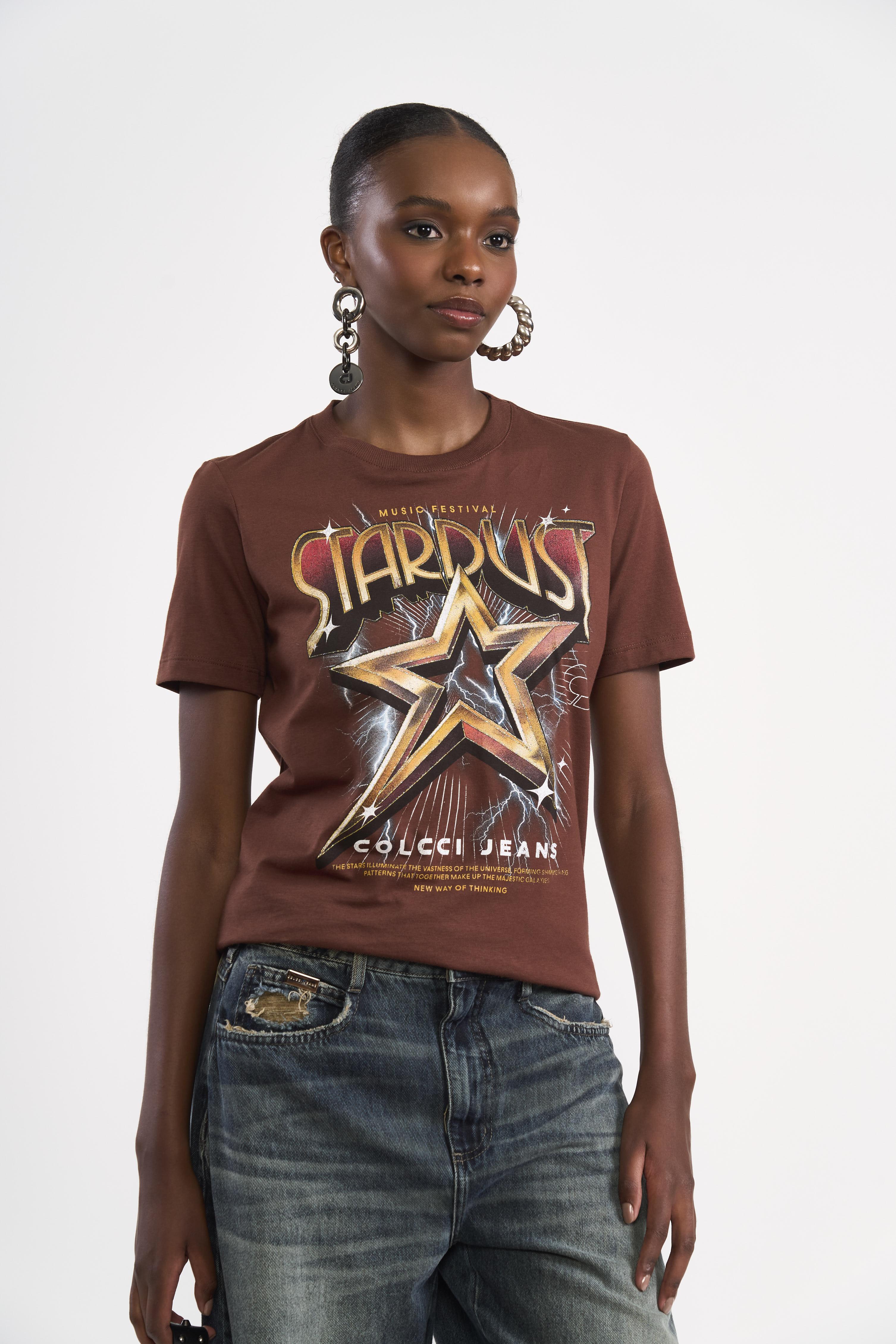 CAMISETA ESTAMPADA P MARROM BEATEN BROWN
