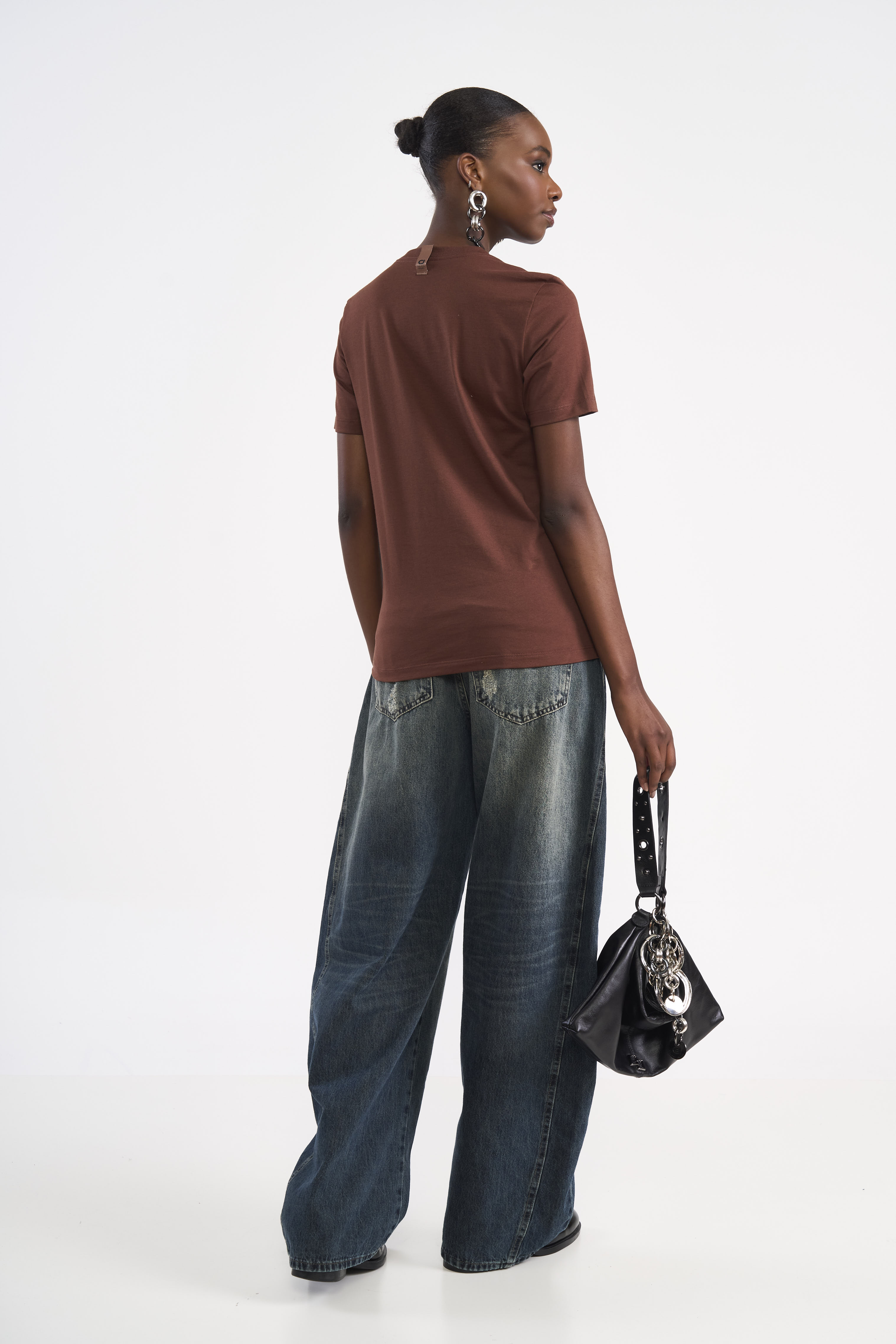 CAMISETA ESTAMPADA P MARROM BEATEN BROWN