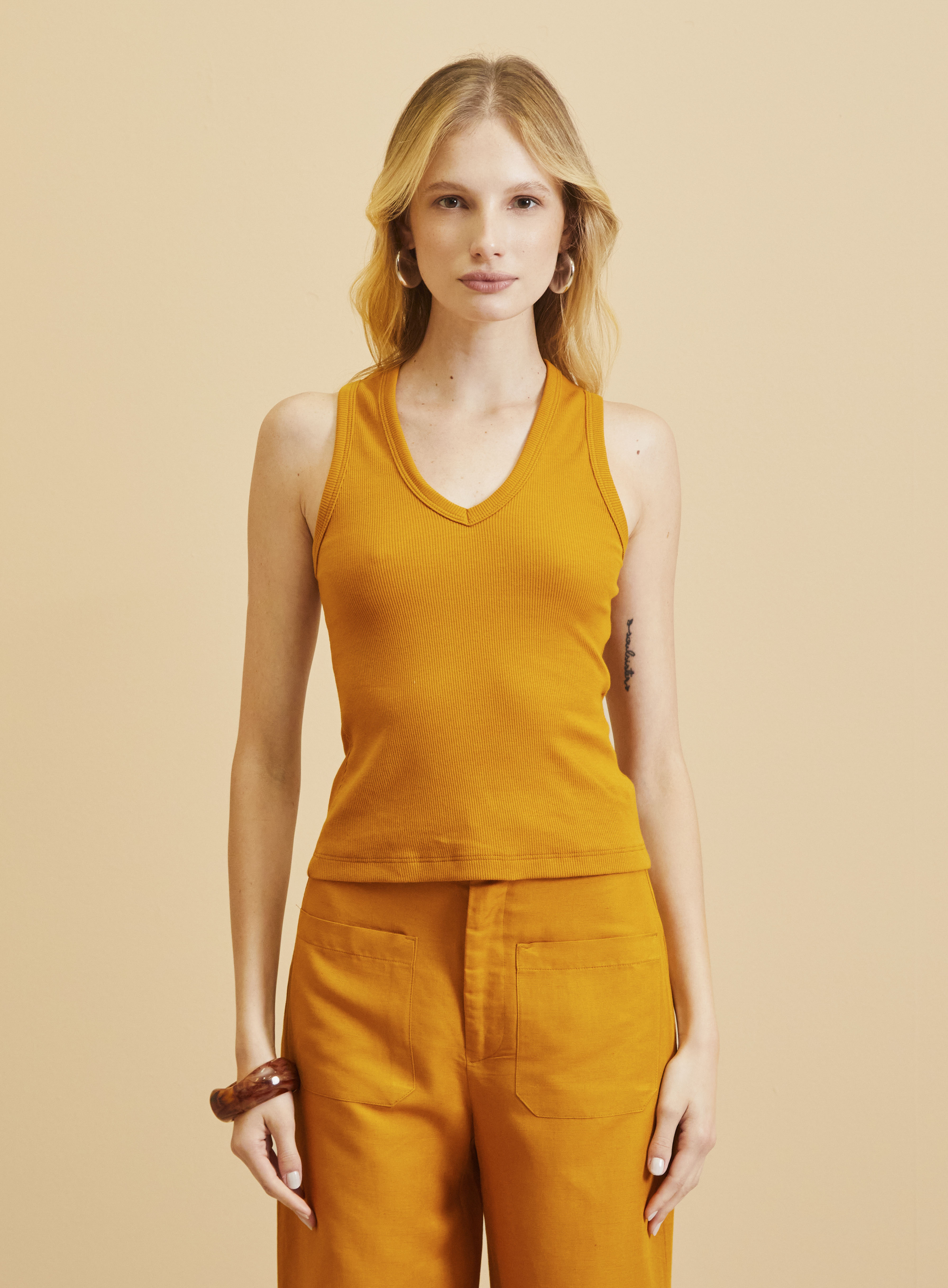 REGATA CANELADA P AMARELO SWIFT