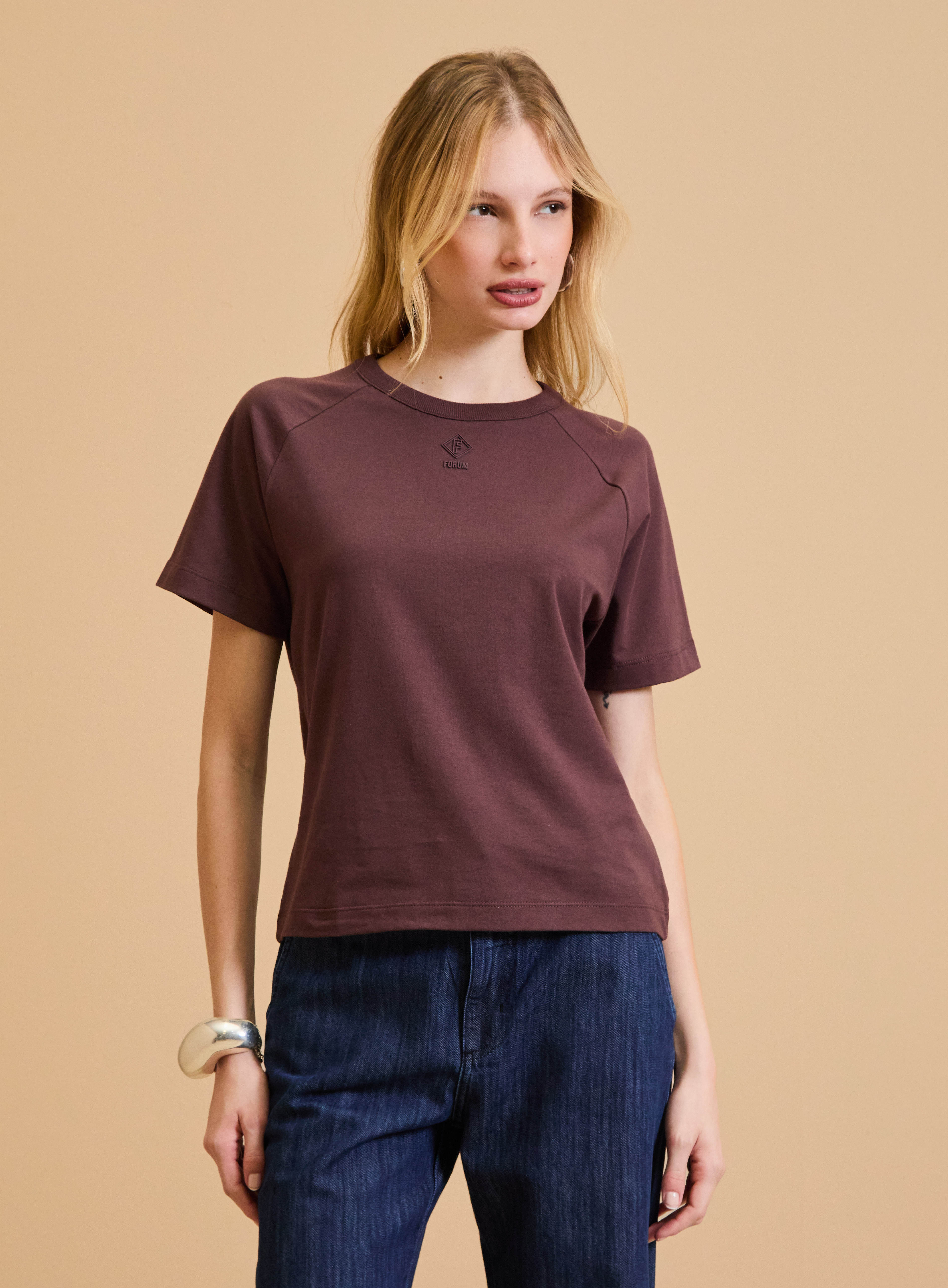 CAMISETA FORUM P MARROM CAROB