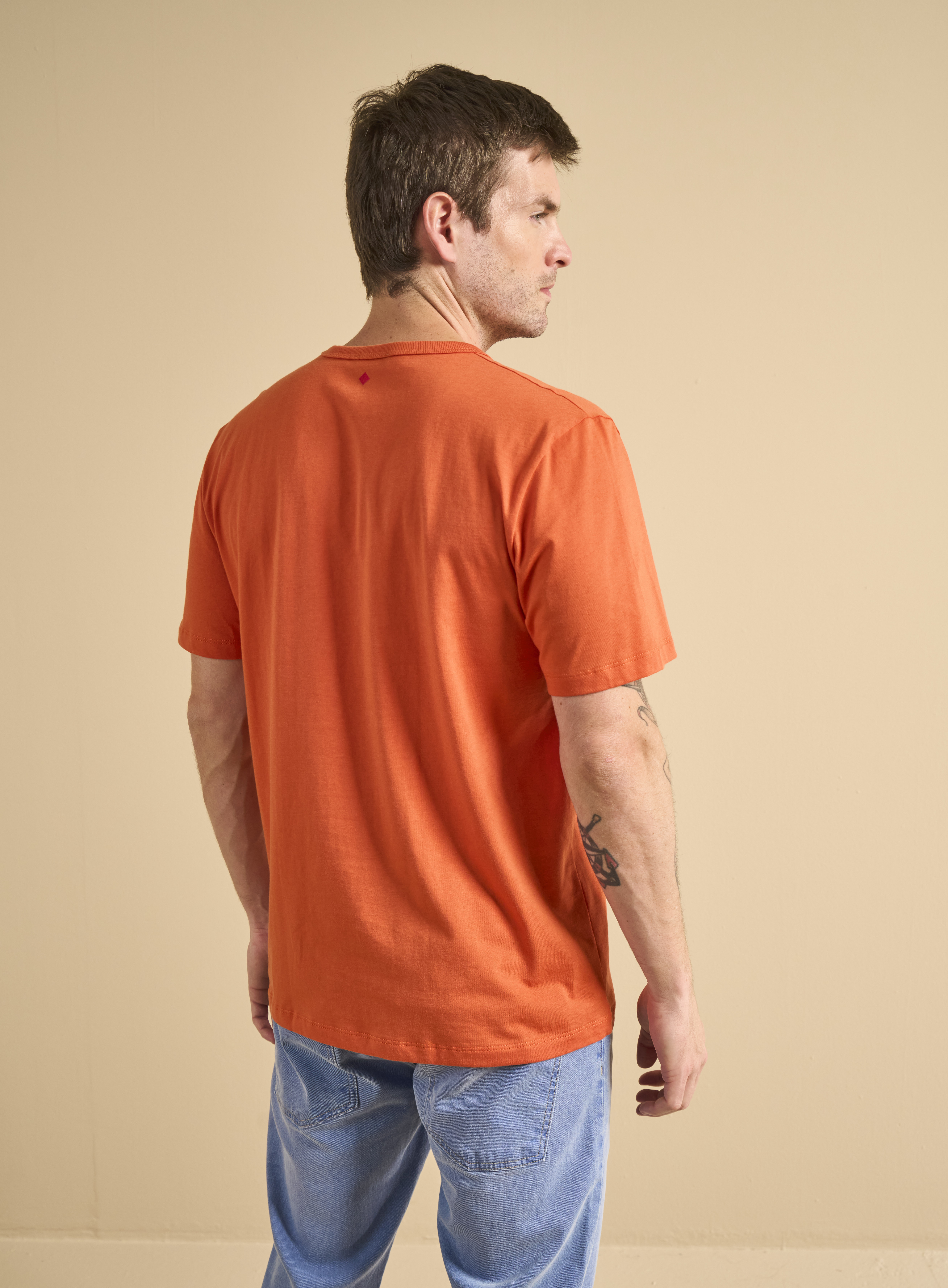 CAMISETA ESTAMPADA E BORDADA M LARANJA ANKE