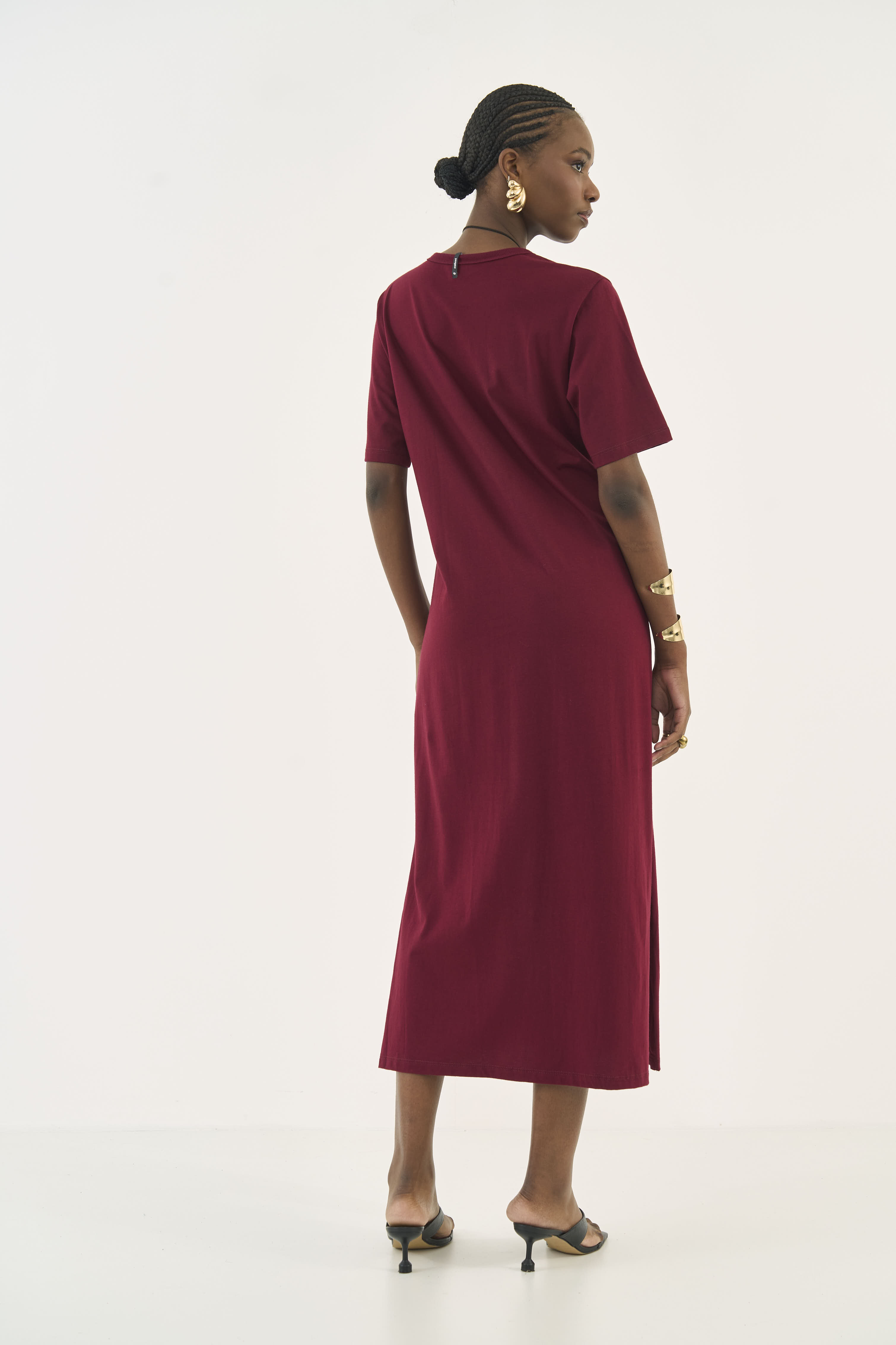 VESTIDO ESTAMPADO COM APLICAÇÃO M BORDO BLOODSTONE